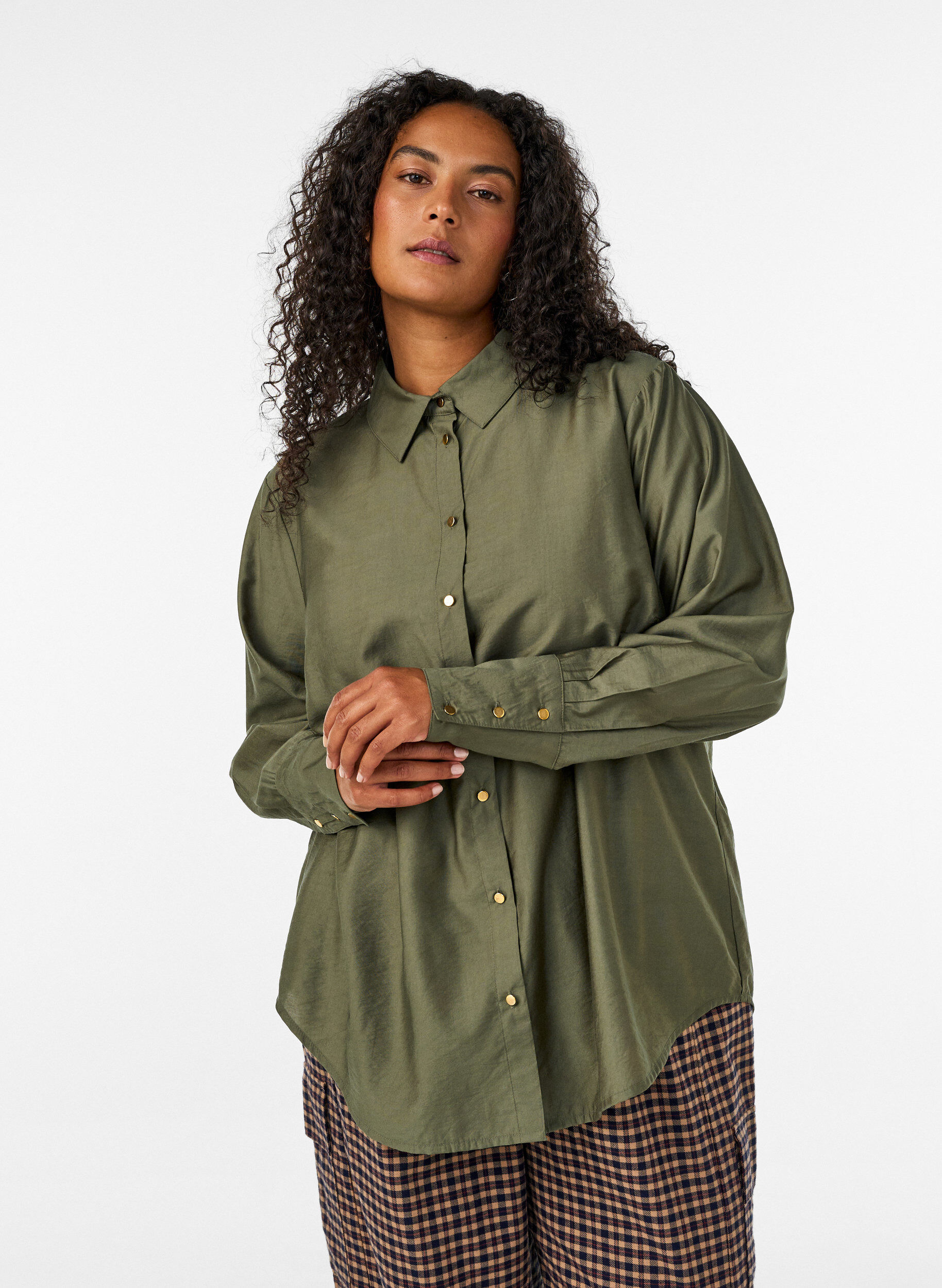 ZizziBluse aus Viskose mit goldenen Kn&ouml;pfen, Gr&uuml;n, Model image number 0