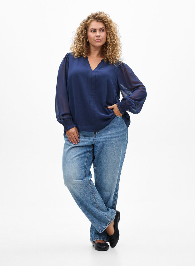 Bluse mit transparenten Ärmeln und Smok, Blau, Model image number 1