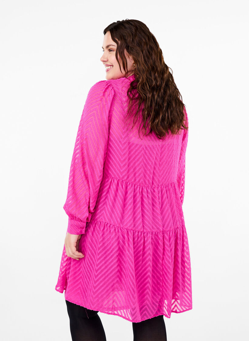 Strukturiertes kurzes Kleid mit Rüschenkragen, Magenta, Model image number 1