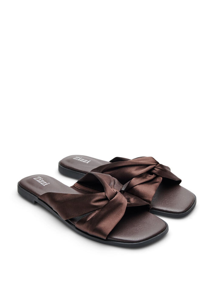 Flache Sandalen mit gekreuzten Satinriemen, Braun, Packshot image number 1