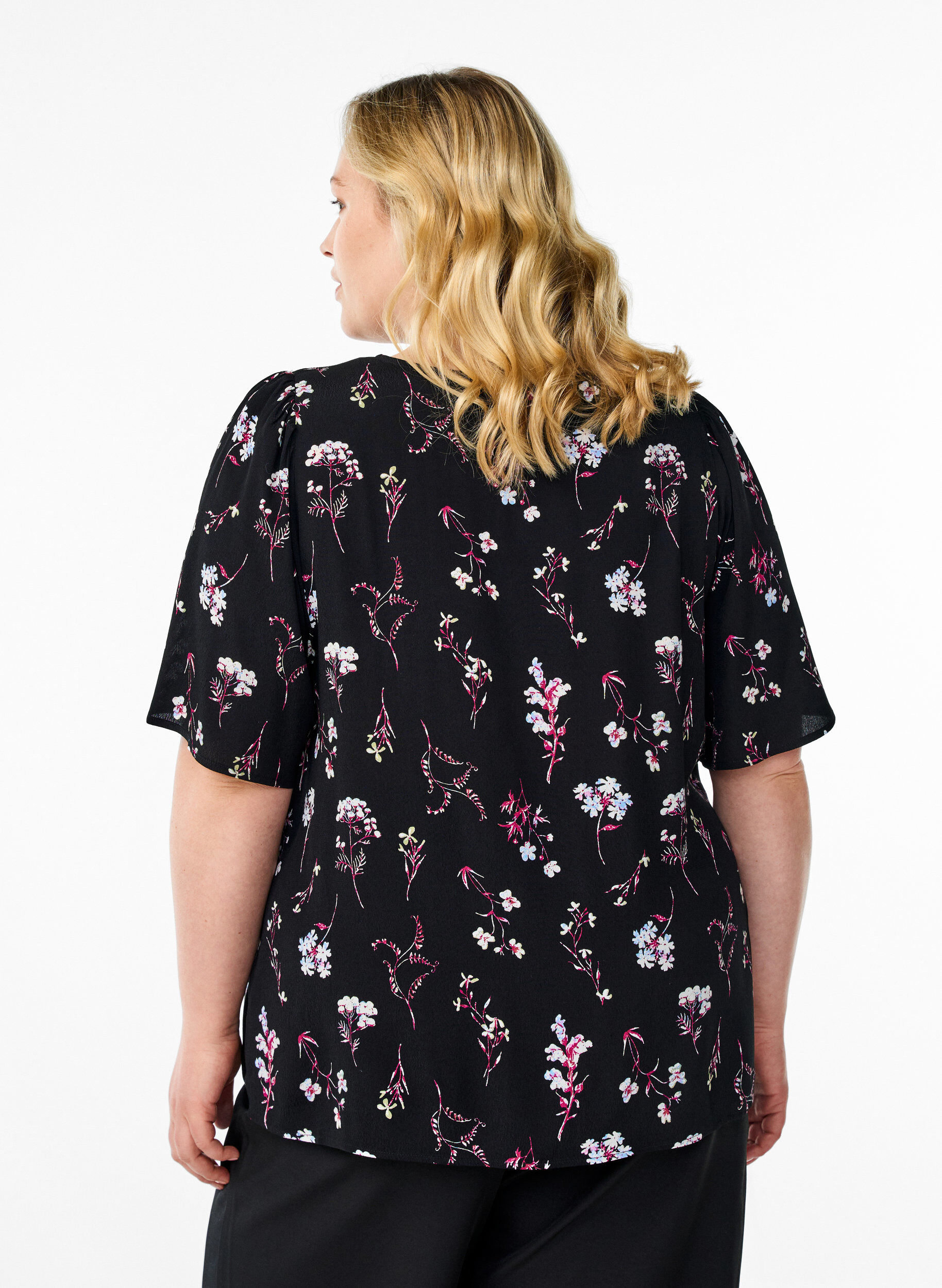 ZizziGebl&uuml;mte Bluse mit kurzen &Auml;rmeln, Schwarz, Model image number 2