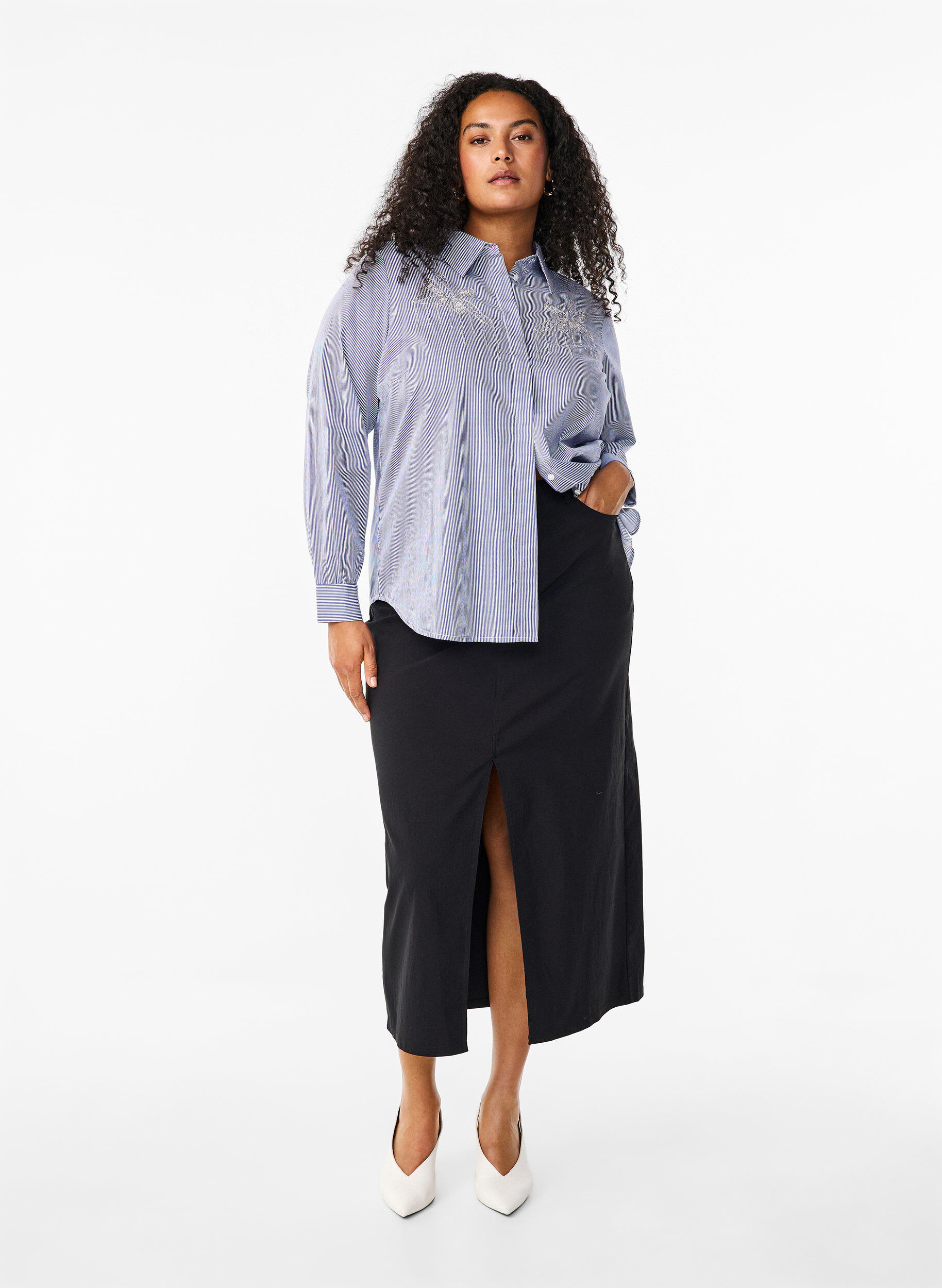 ZizziHemdbluse aus Bio-Baumwolle mit Perlenstickerei, Blau, Model image number 1