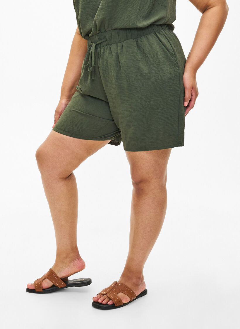 Kurze Hose mit Taschen und elastischem Bund, Gr&uuml;n, Model image number 3