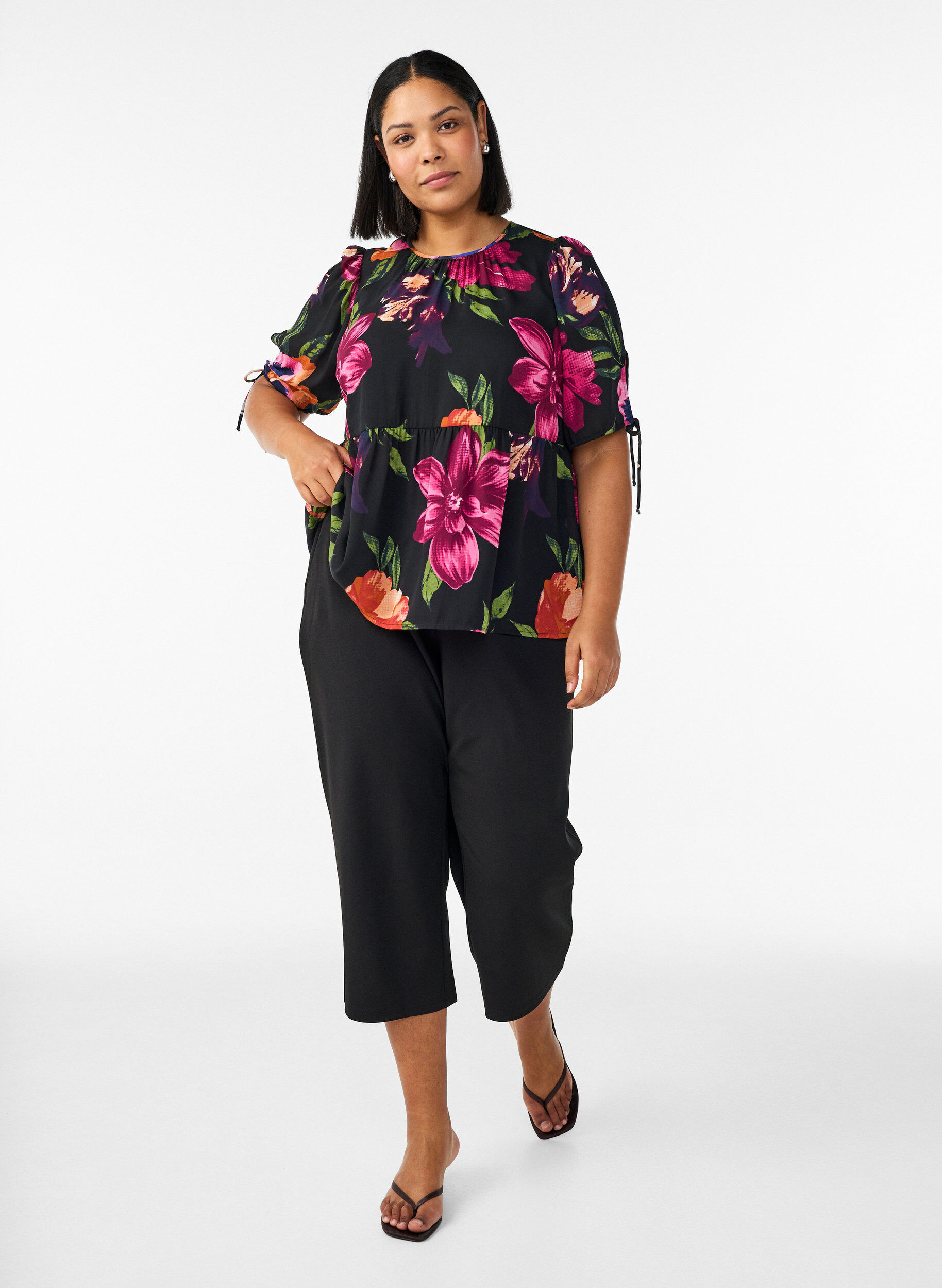 ZizziBluse mit gebl&uuml;mtem Print und Peplum, Schwarz, Model image number 1