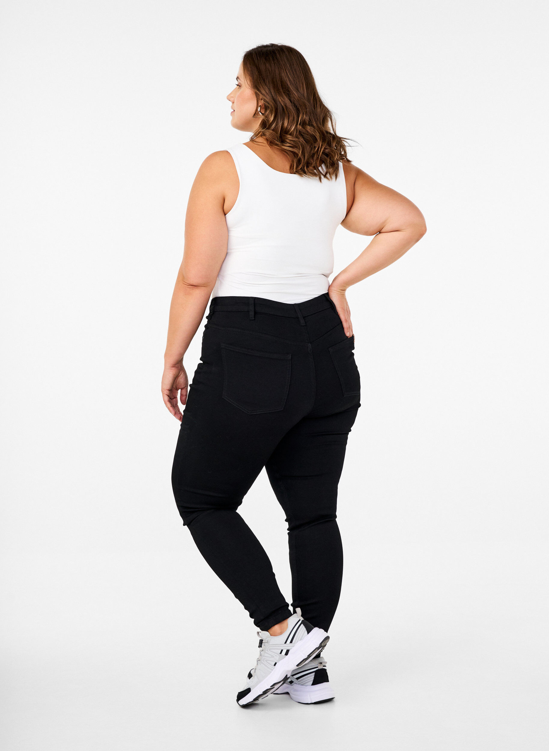 ZizziAmy Jeans mit hohem Bund und Knopfverschluss, Black, Model image number 1