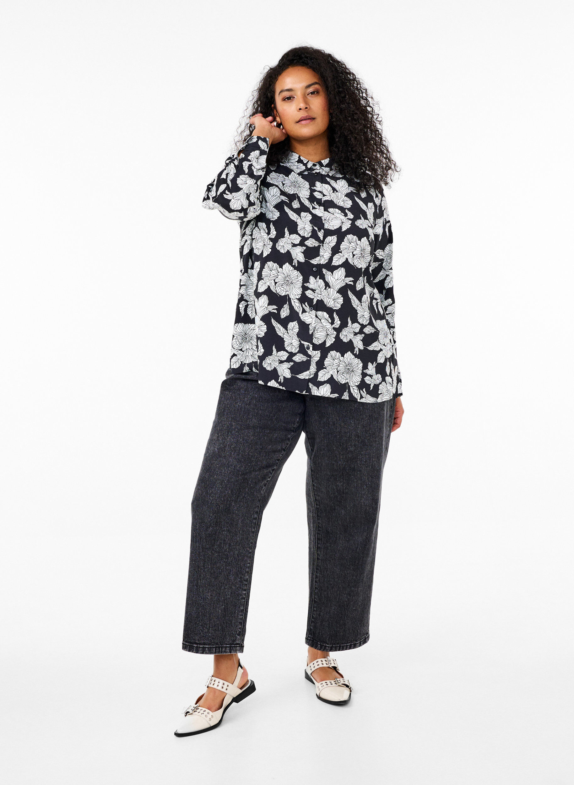 ZizziBluse mit gebl&uuml;mtem Print, Schwarz, Model image number 1