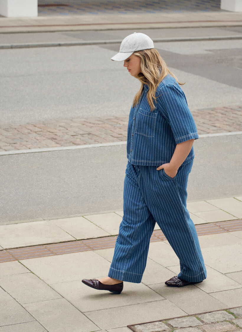 Jeans mit weitem Bein und Streifen, Blau, Image