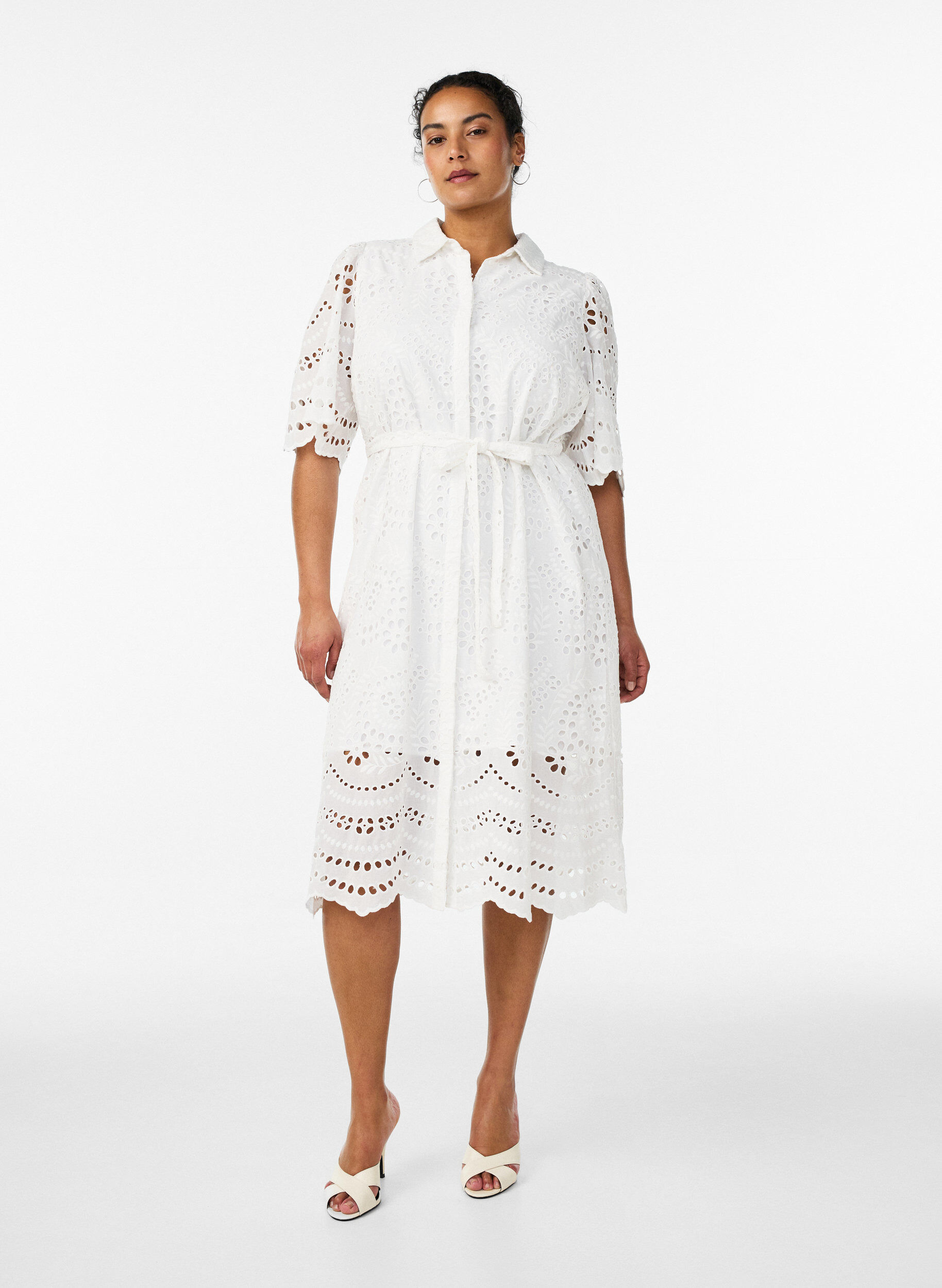 ZizziHemdblusenkleid aus Broderie Anglaise mit Bindeg&uuml;rtel, Wei&szlig;, Model image number 1