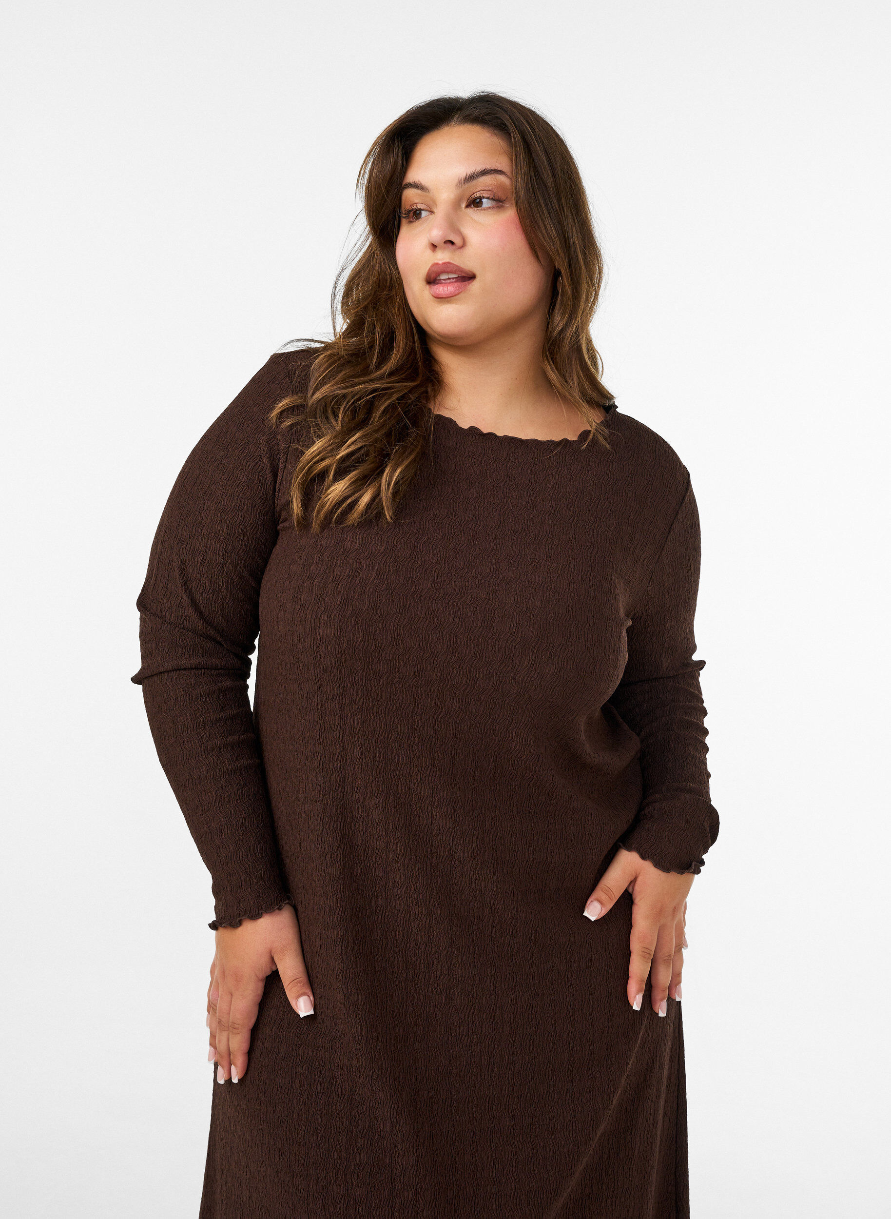 ZizziMidi-Kleid mit welliger Struktur und langen &Auml;rmeln, Braun, Model image number 3