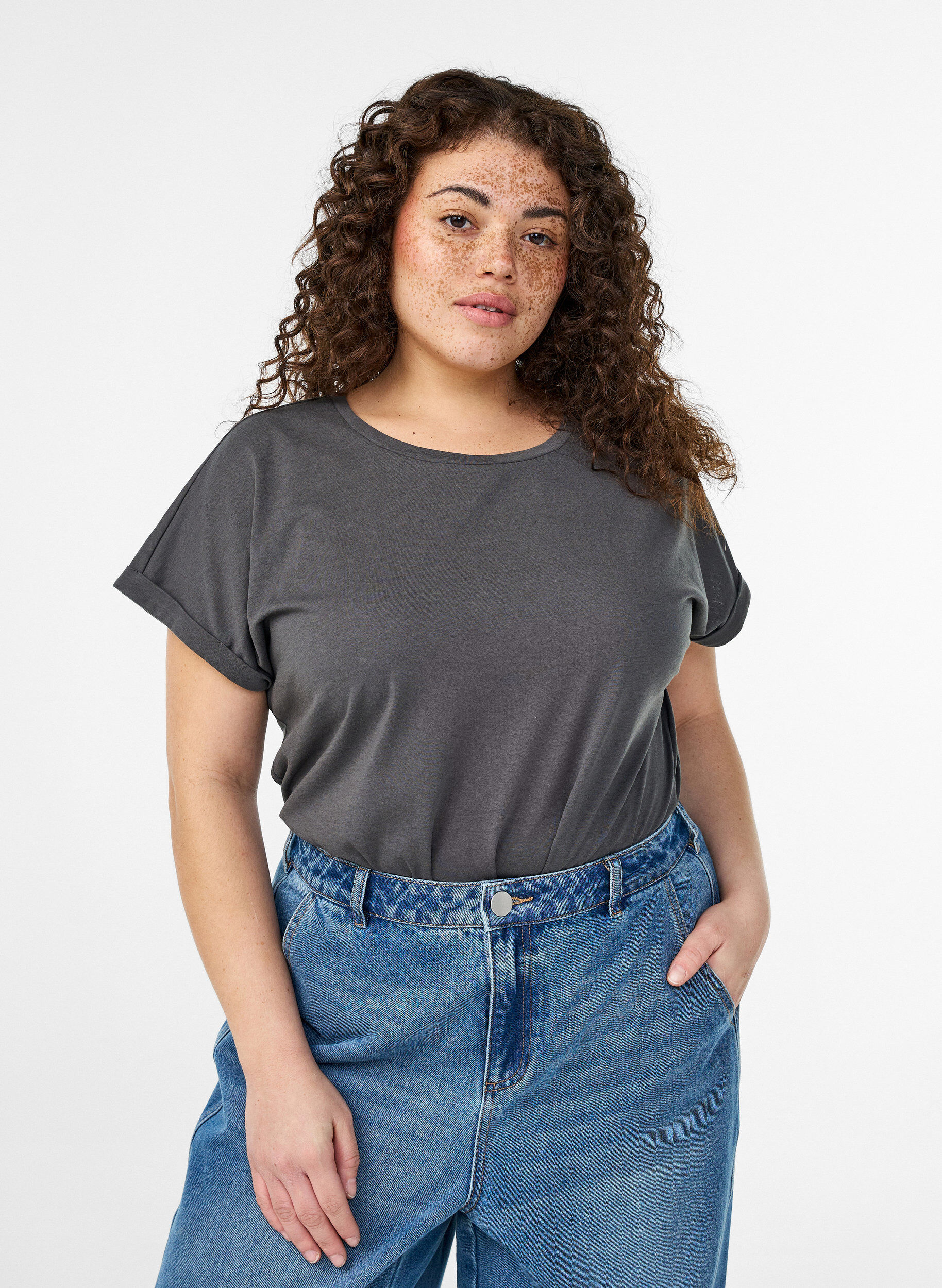 ZizziKurz&auml;rmeliges T-Shirt aus einer Baumwollmischung, Grau, Model image number 0