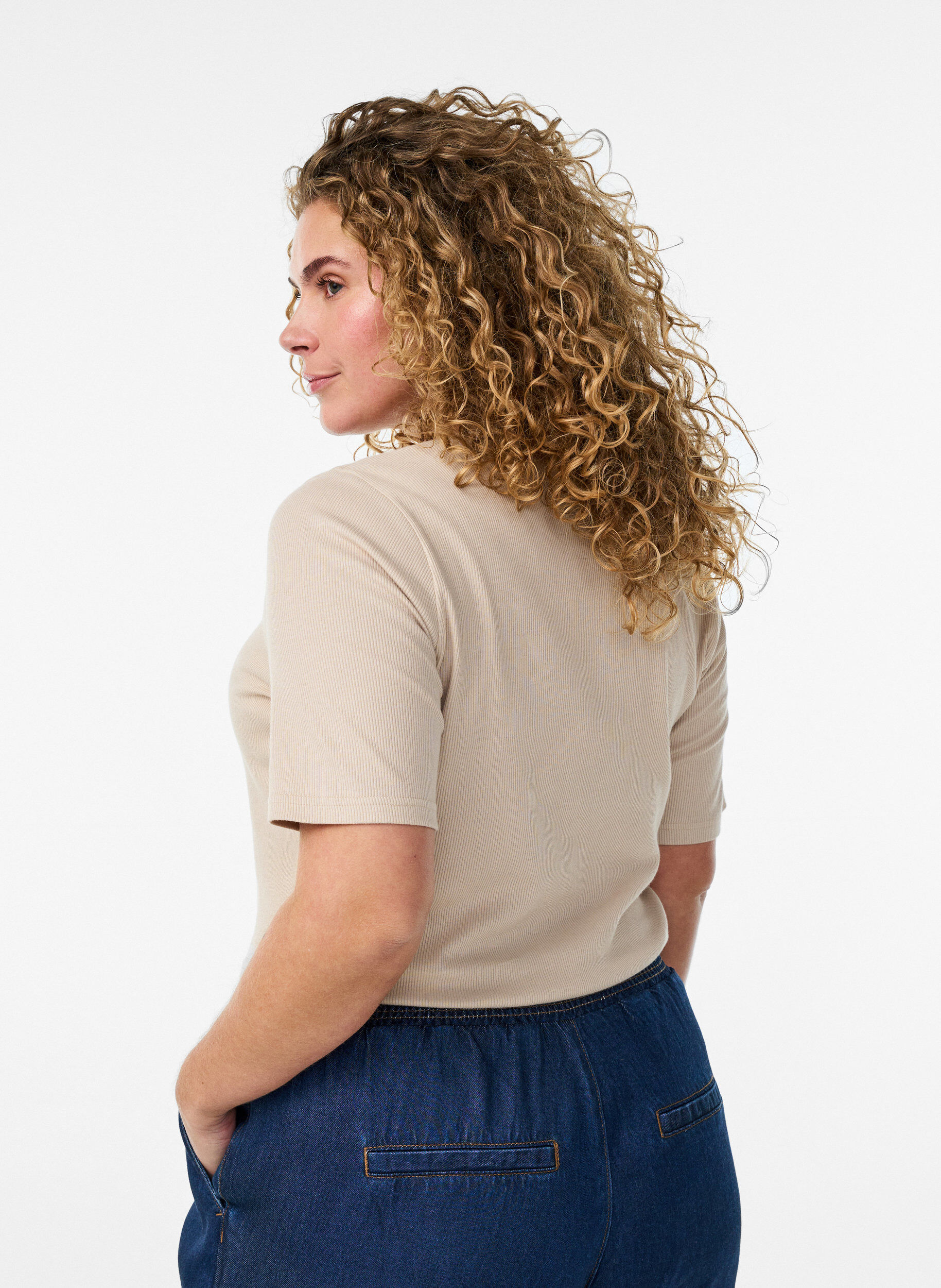 ZizziGeripptes Basic-T-Shirt mit Rundhalsausschnitt, Beige, Model image number 2