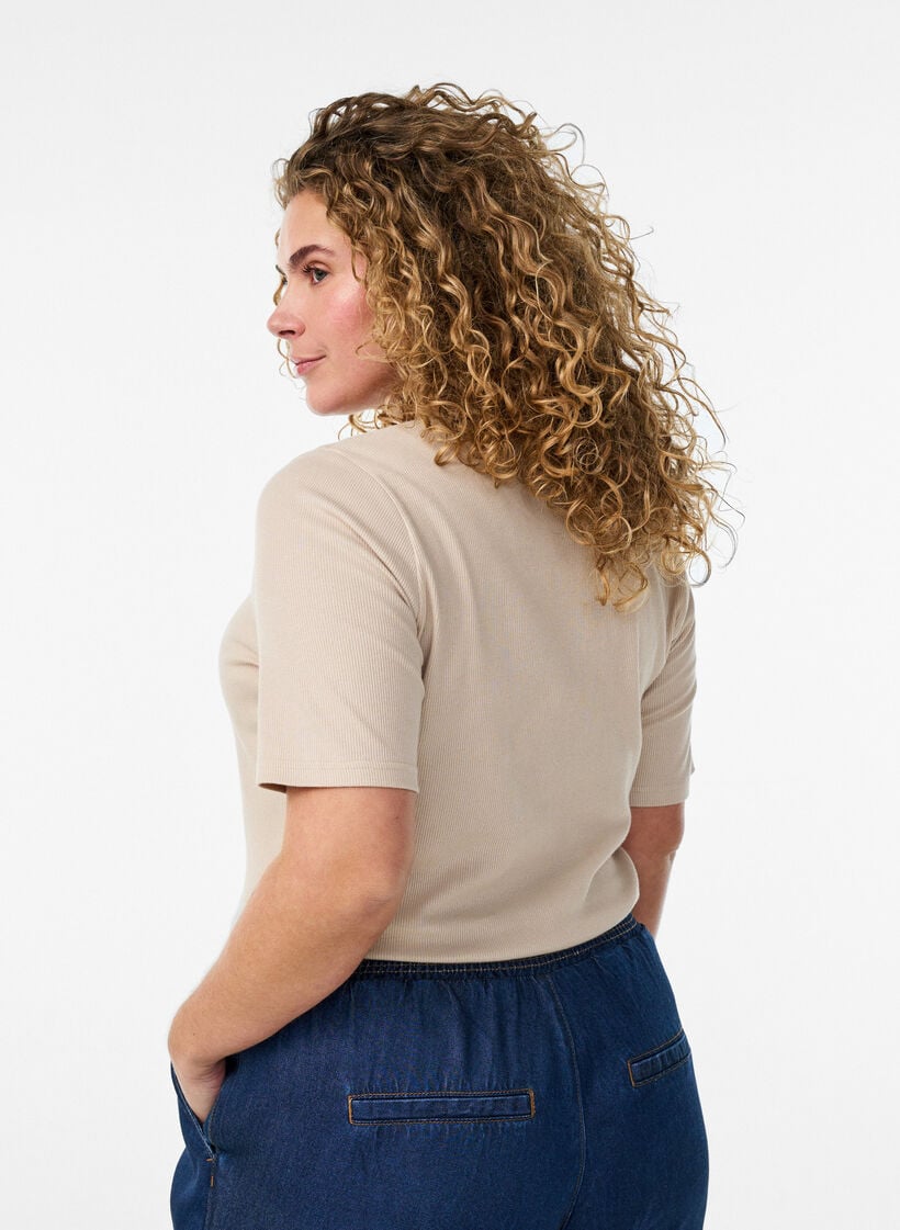 Geripptes Basic-T-Shirt mit Rundhalsausschnitt, Beige, Model image number 2