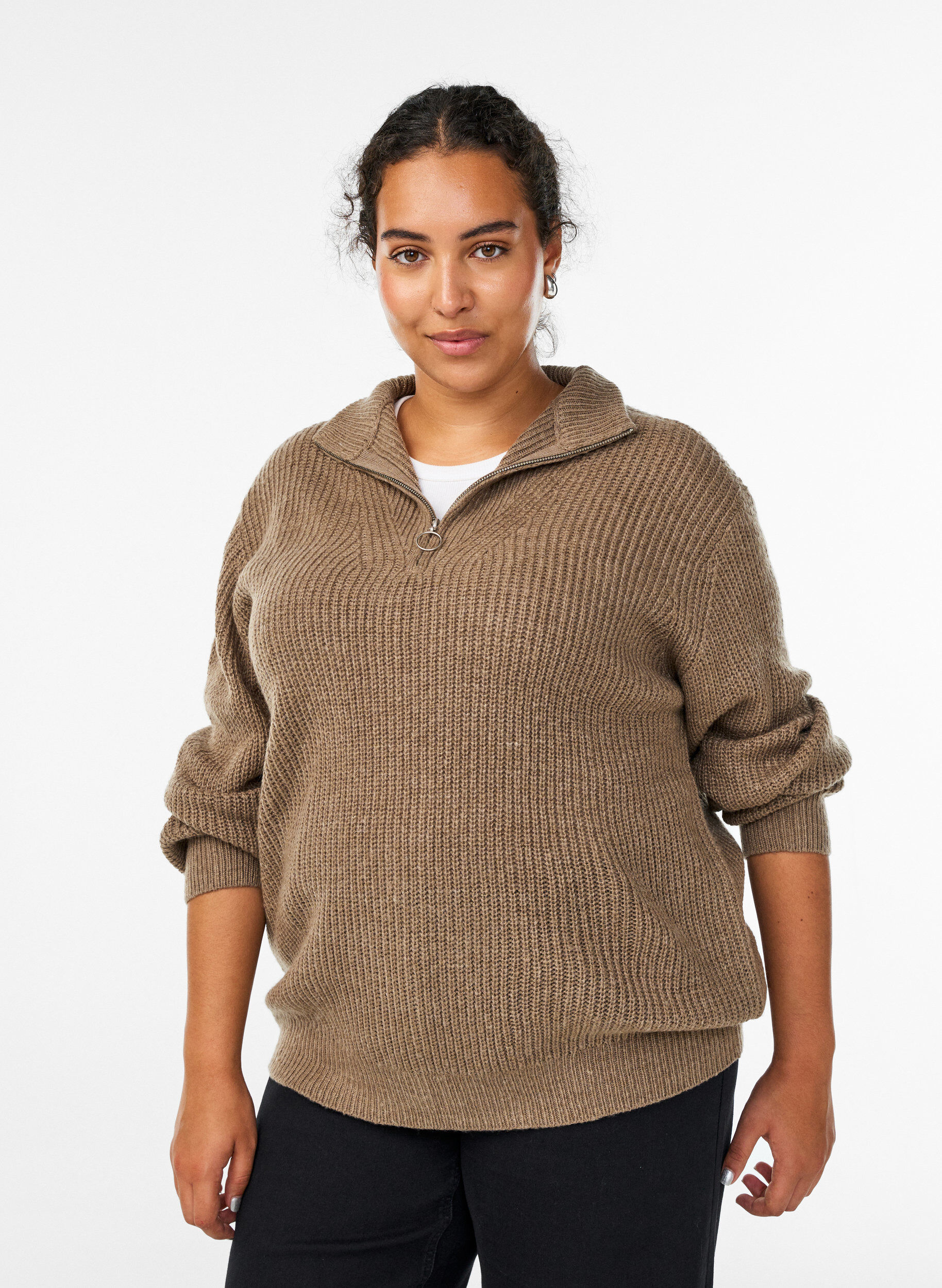 ZizziStrickpullover mit hohem Kragen und Rei&szlig;verschluss, Braun, Model image number 0