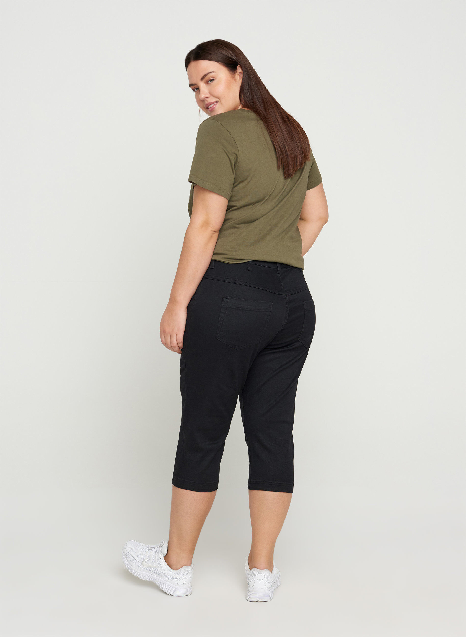 ZizziSlim Fit Emily Capri Jeans, Schwarz, Model image number 2