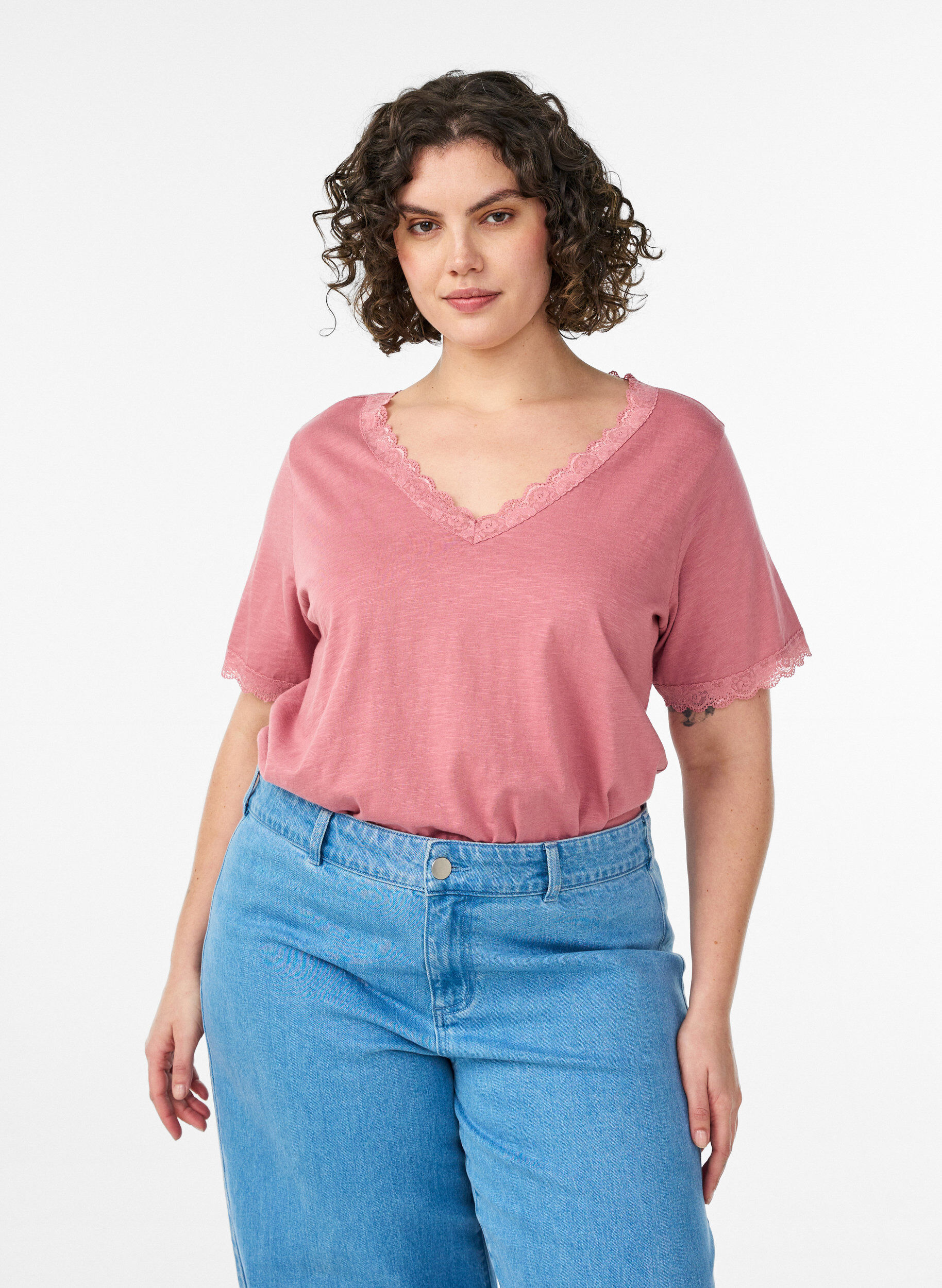 T-Shirt mit Spitzenkante, Rot, Model