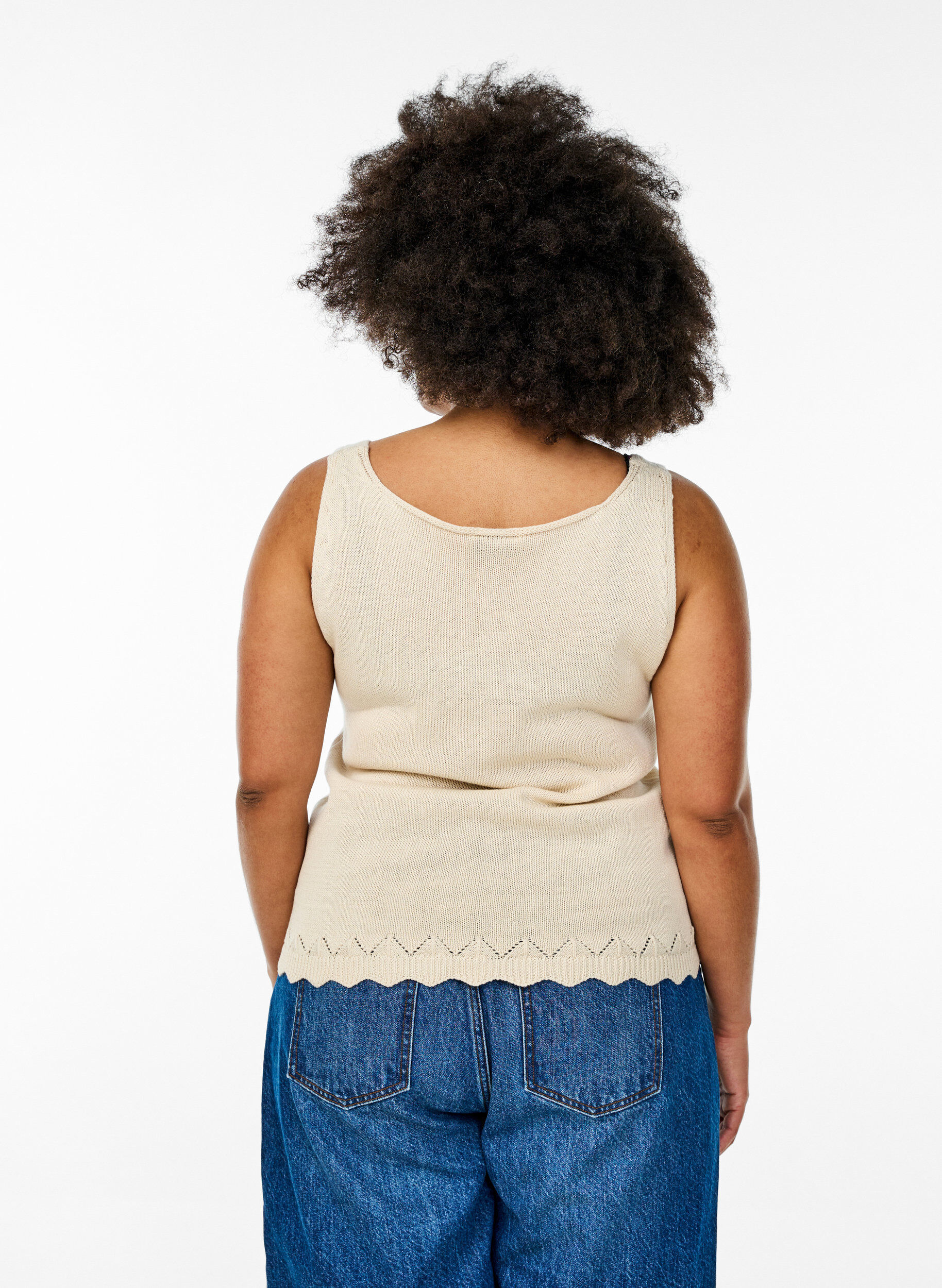 Zizzi&Auml;rmelloses Stricktop mit Muschelkante, Sandshell, Model image number 1