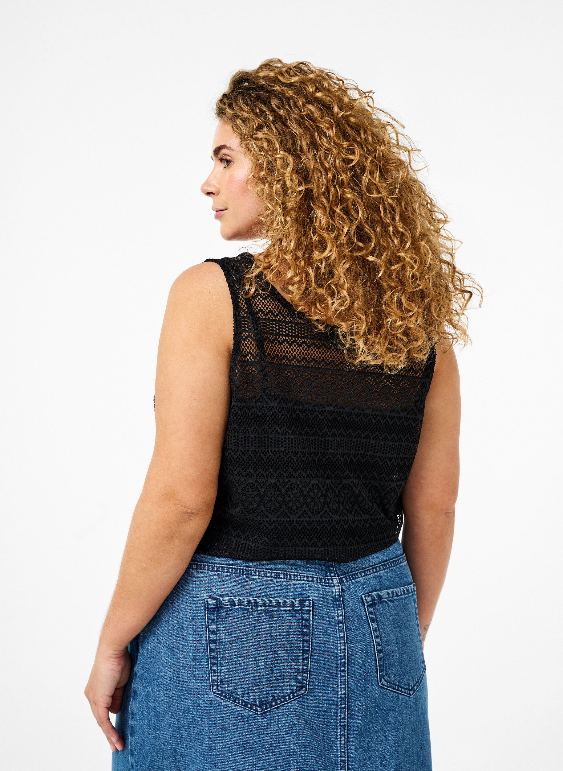 Zizzi&Auml;rmelloses Oberteil mit Lochmuster, Black, Model image number 1