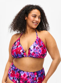 Triangel-Bikini-BH mit Muster, Pink Flower AOP, Model