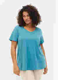 Einfarbiges basic T-Shirt aus Baumwolle, Brittany Blue, Model