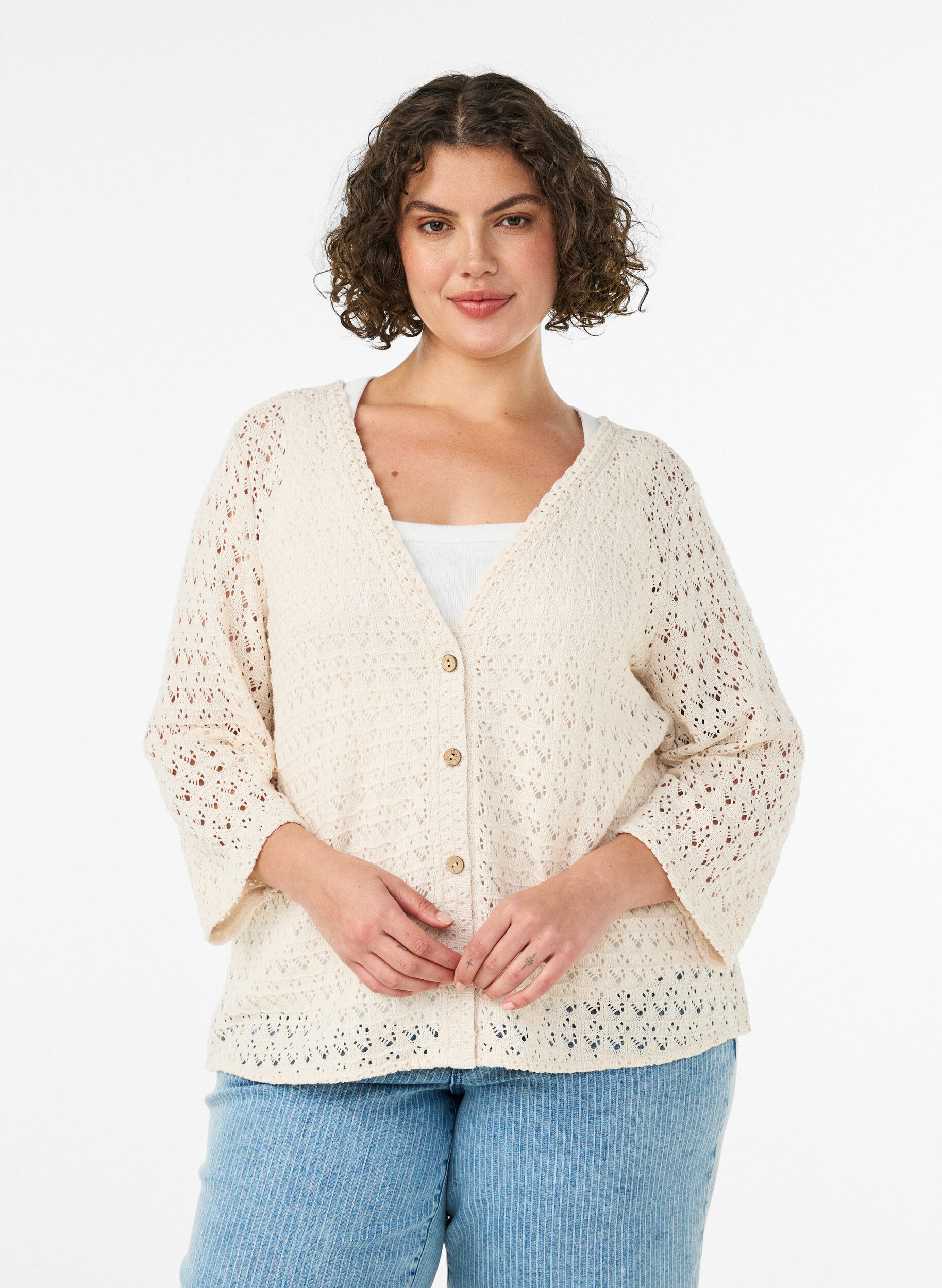 Strickjacke mit Lochstickerei und V-Ausschnitt, Beige, Model