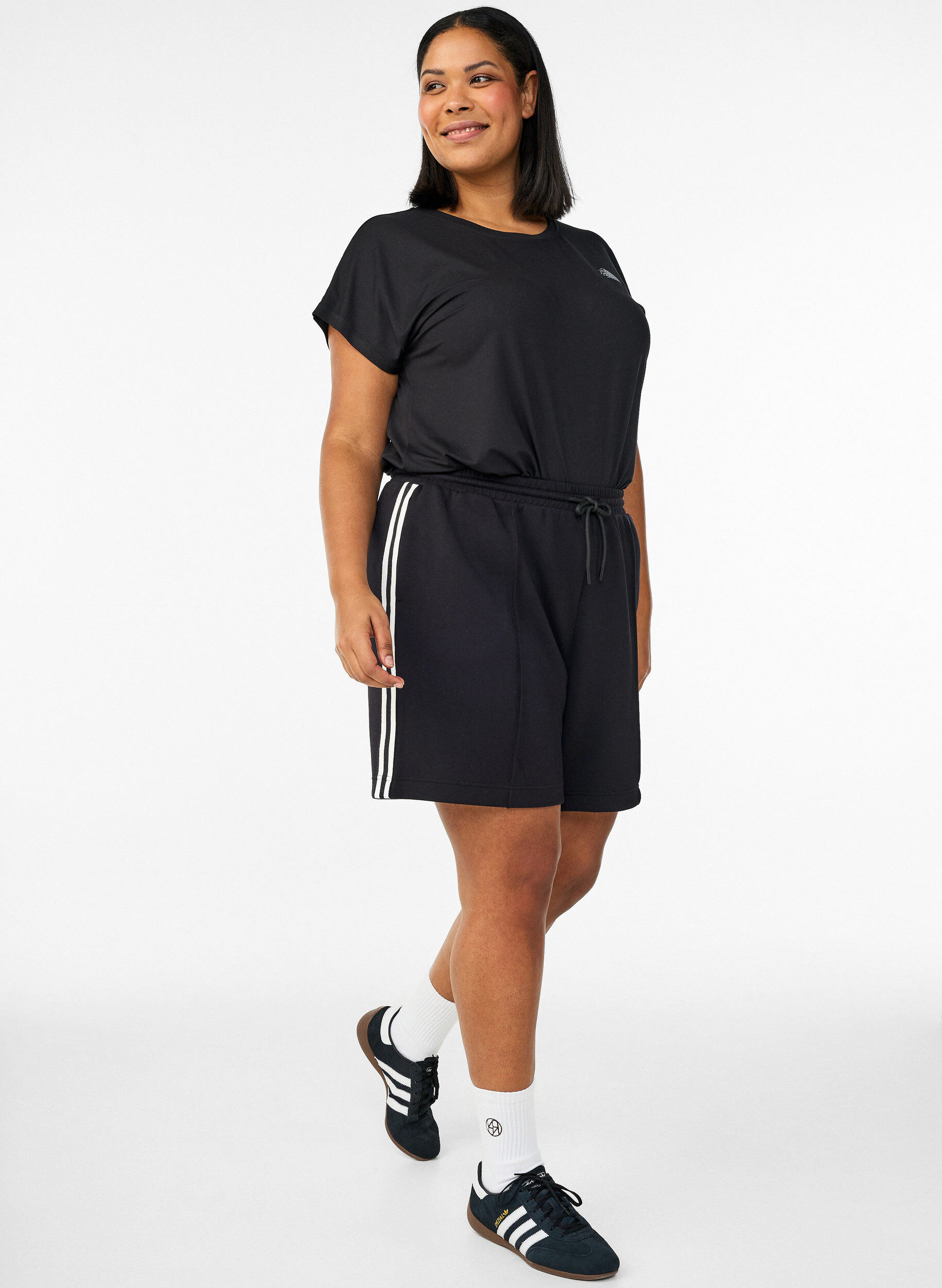 ZizziHoch taillierte Shorts mit Streifendetails, Schwarz, Model image number 1