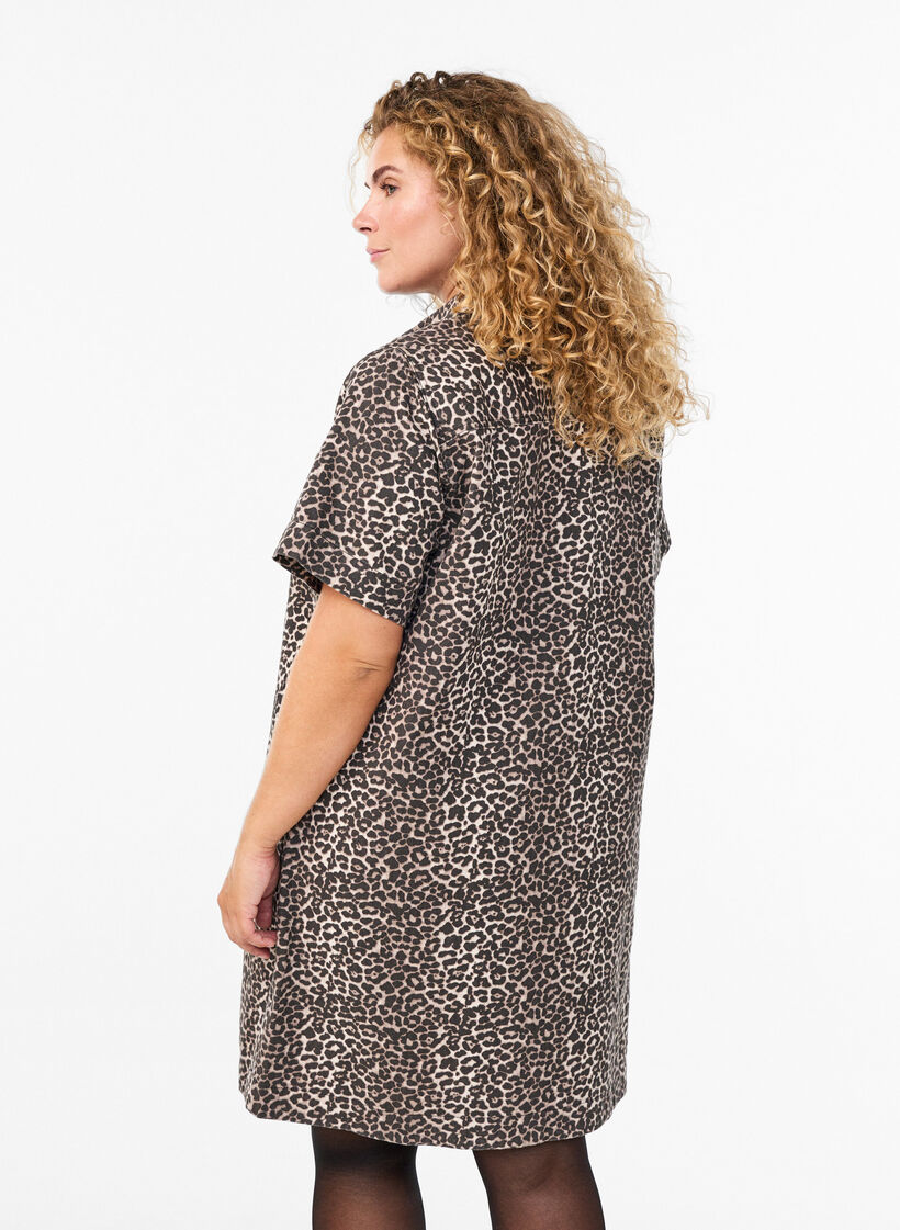 Jeanskleid mit Leopardenmuster, Braun, Model image number 2