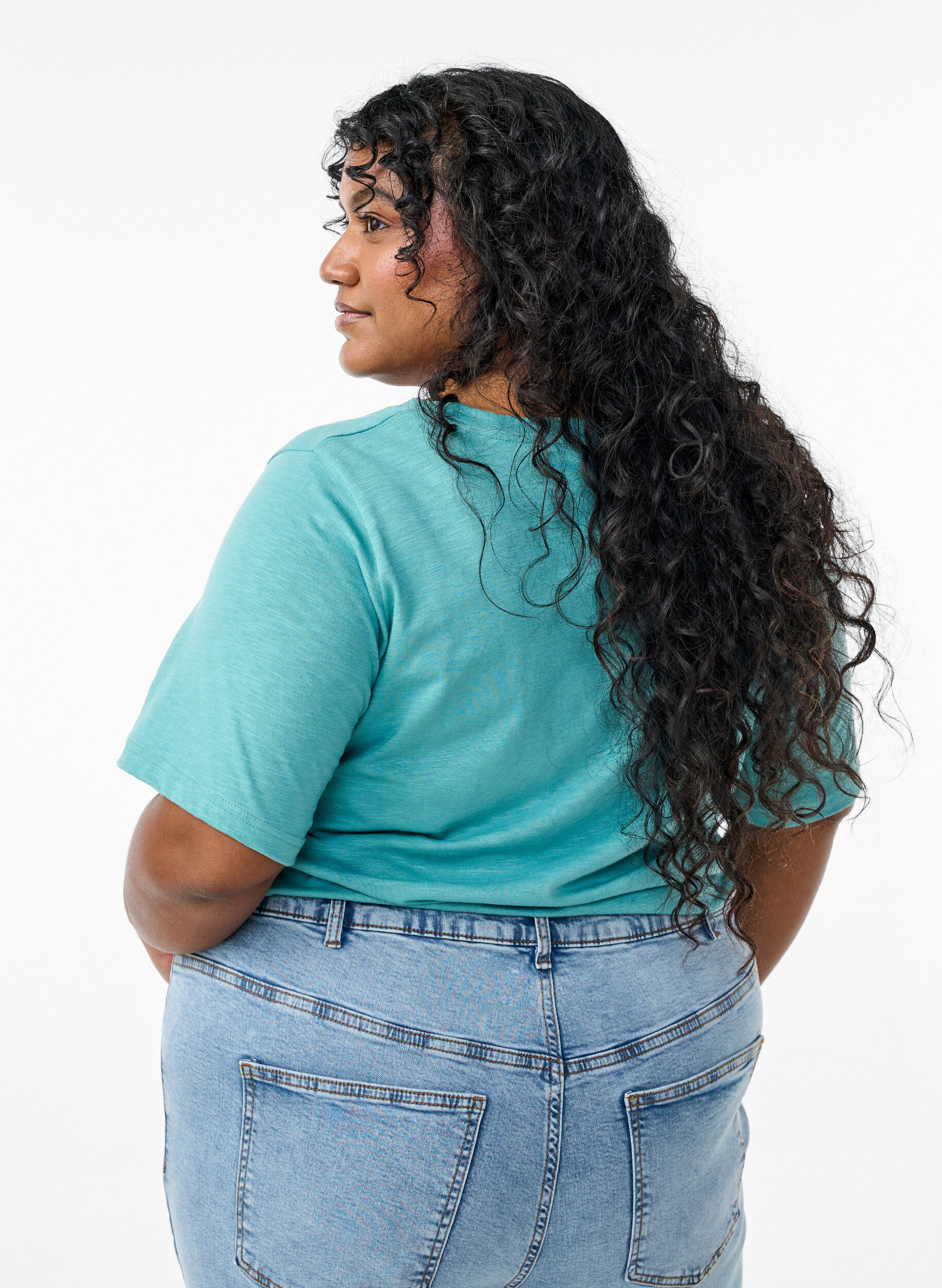 ZizziKurz&auml;rmliges Basic-T-Shirt mit V-Ausschnitt, Blau, Model image number 2