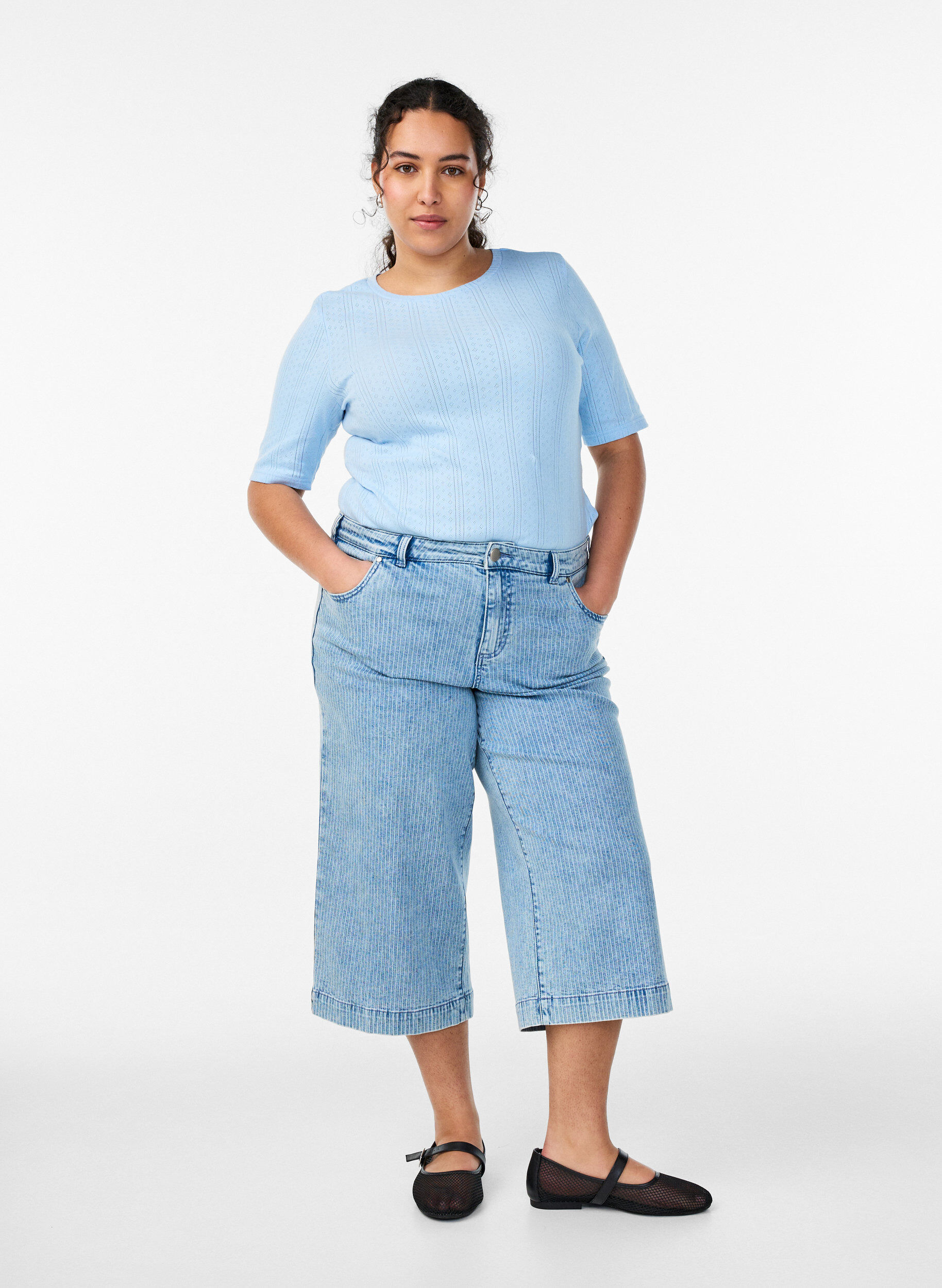 ZizziT-Shirt aus Baumwolle mit Lochstickerei, Blau, Model image number 1