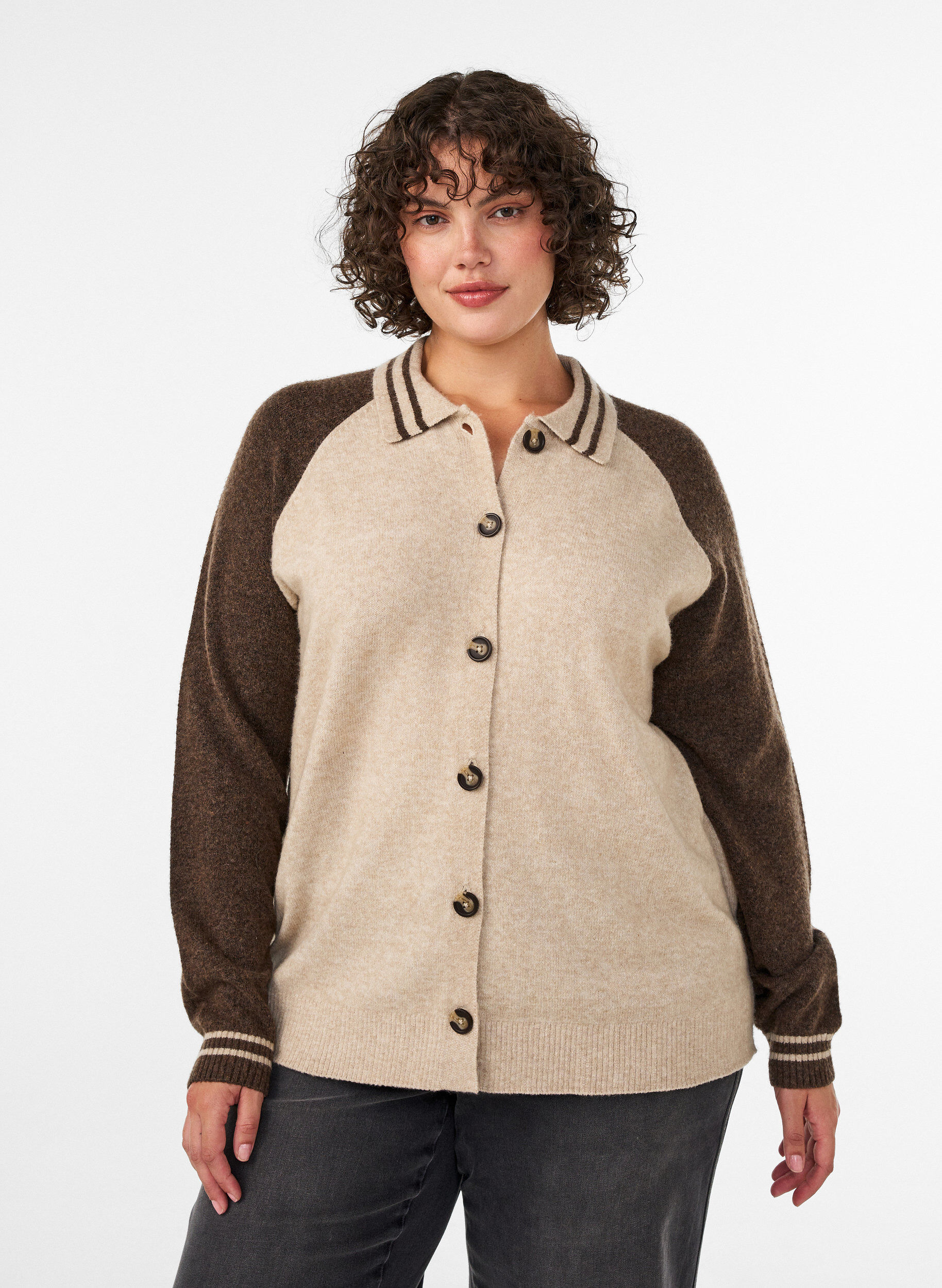 ZizziStrickjacke mit Kontrast&auml;rmeln und Kragen, Beige, Model image number 0
