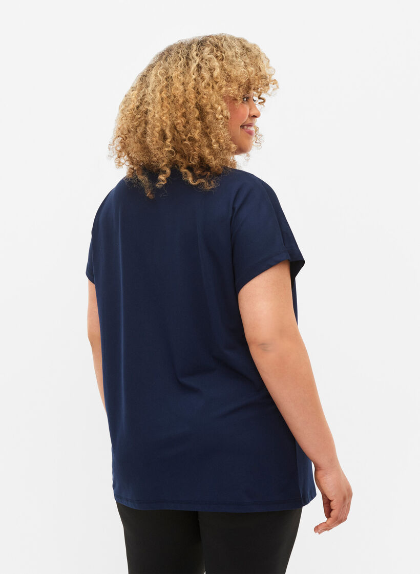 Trainings-T-Shirt mit Rundhalsausschnitt, Black Iris ASS, Model image number 1