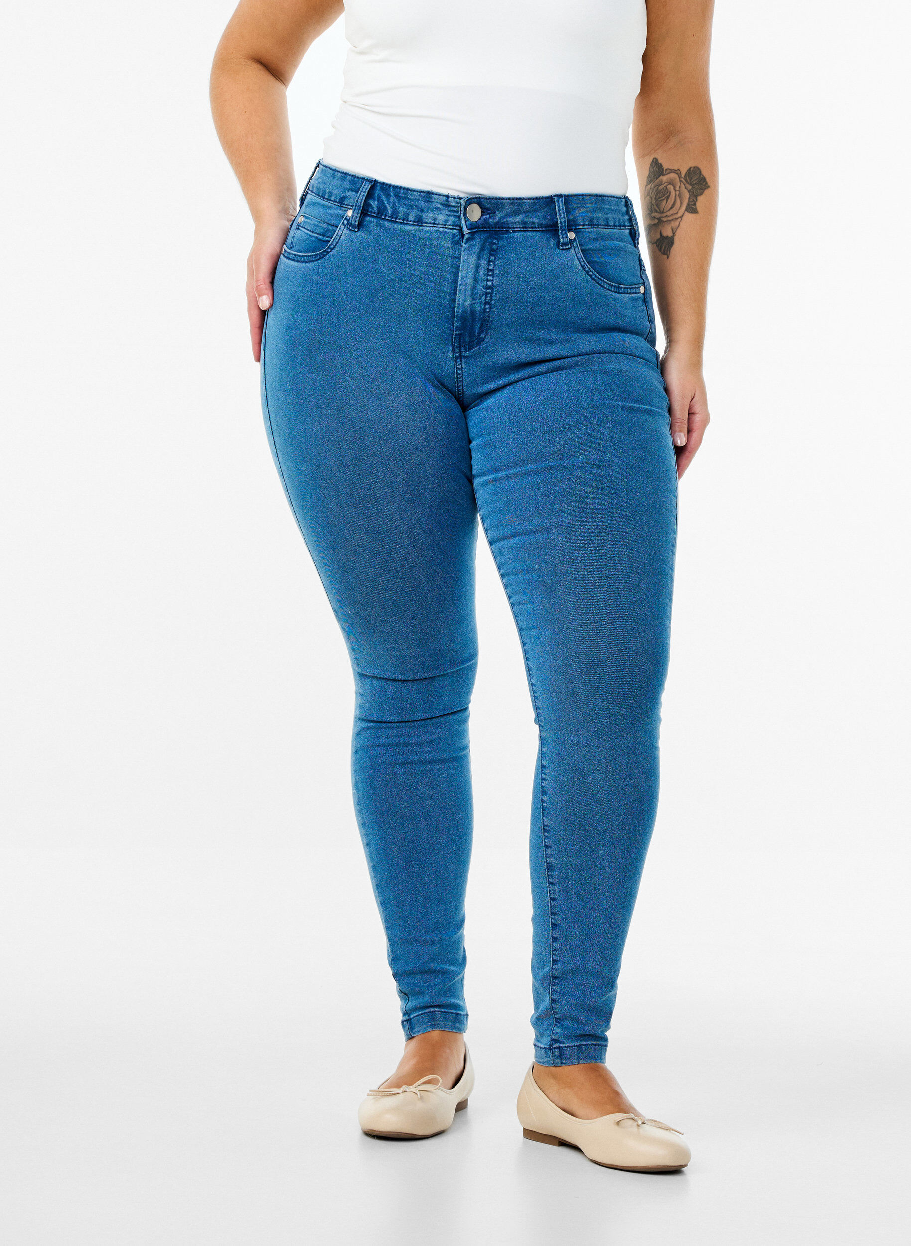 ZizziHochtaillierte Super Slim Amy Jeans, Blau, Model image number 2