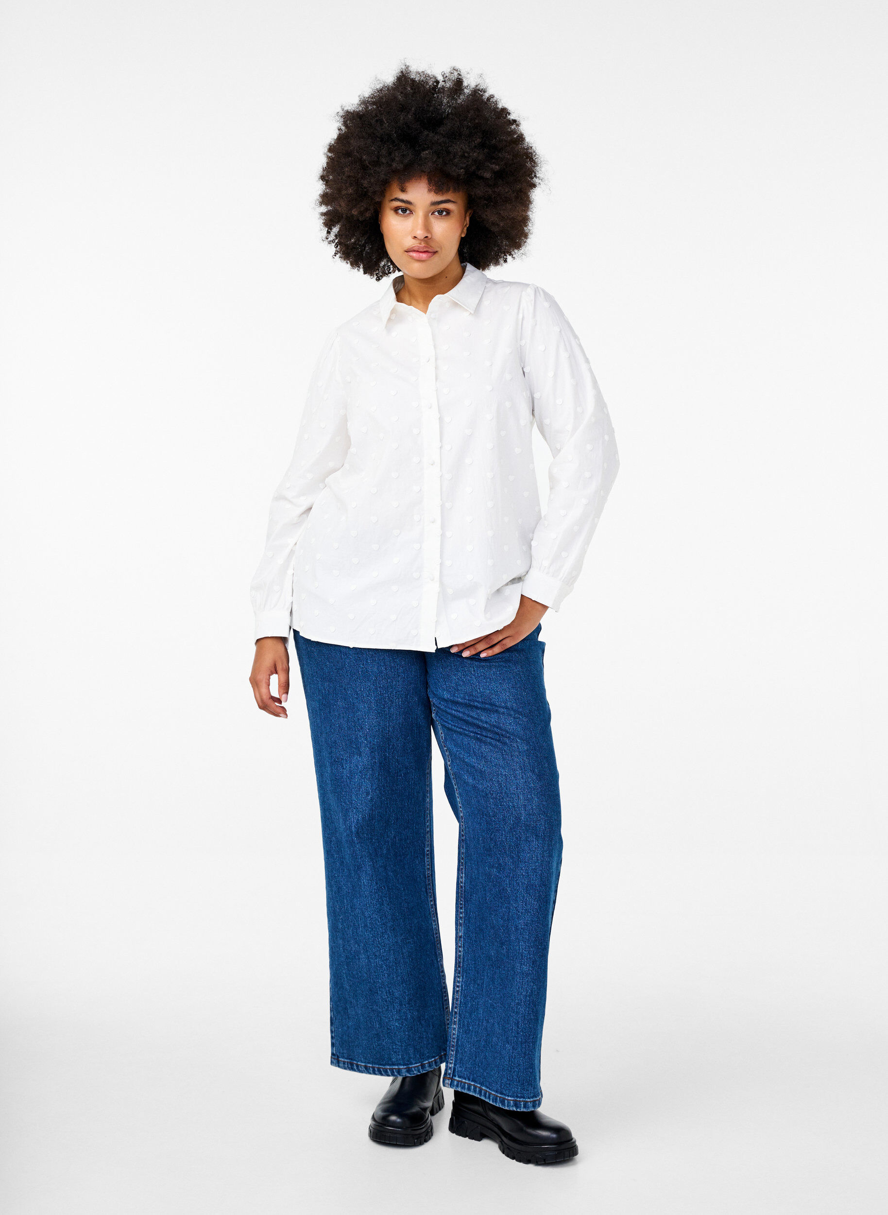 ZizziBluse mit Stehkragen und aufgen&auml;hten Herzen, Wei&szlig;, Model image number 1