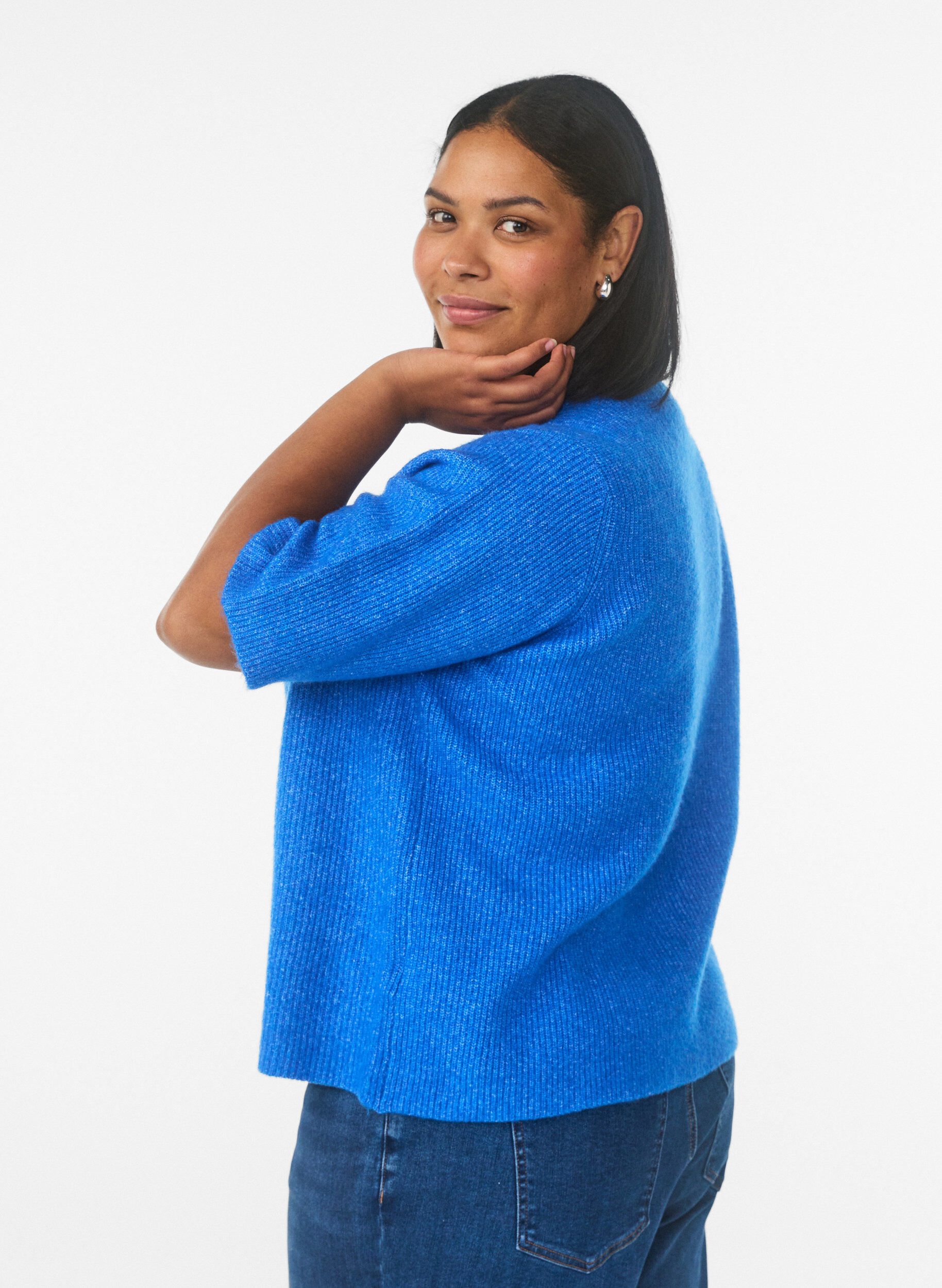 ZizziKurz&auml;rmelige Strickjacke mit gl&auml;nzenden Kugelkn&ouml;pfen, Blau, Model image number 2