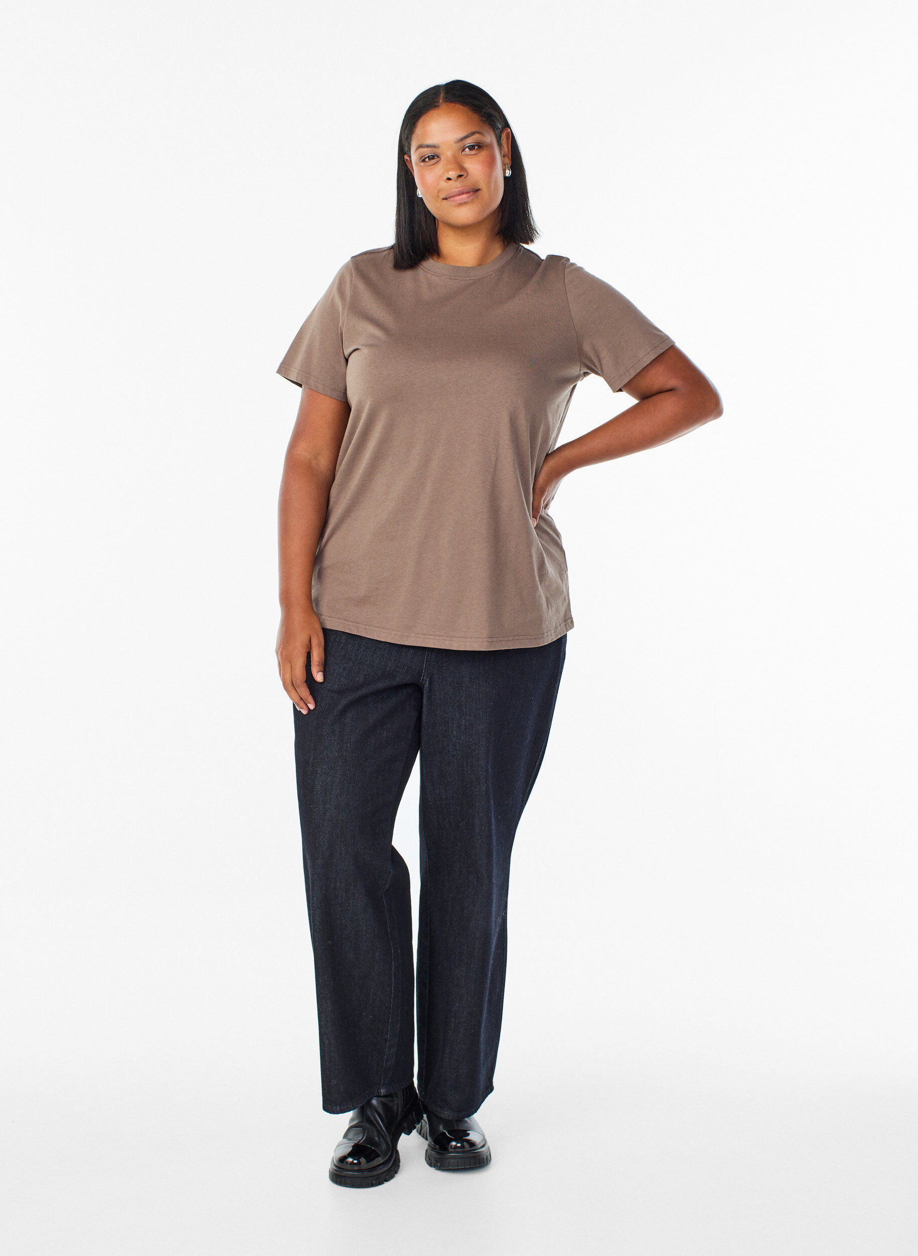 ZizziBasic-T-Shirt aus Baumwolle mit Rundhalsausschnitt, Braun, Model image number 1