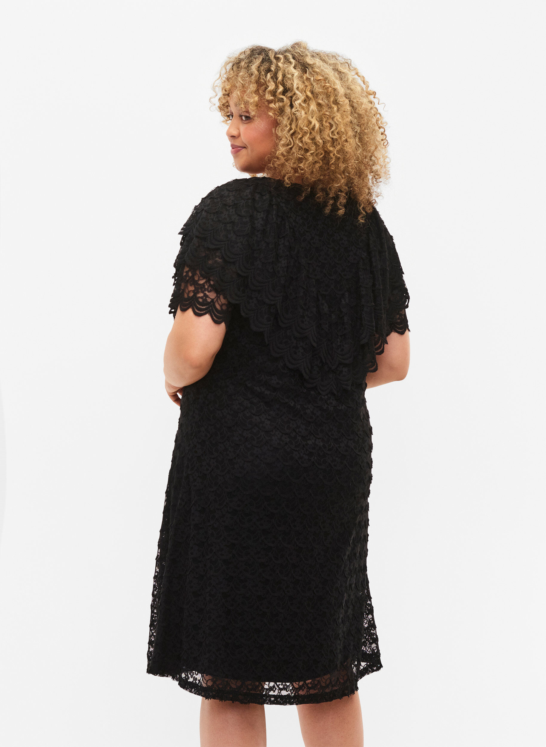 ZizziKurz&auml;rmeliges Kleid aus Spitze mit breiten R&uuml;schen, Black, Model image number 1
