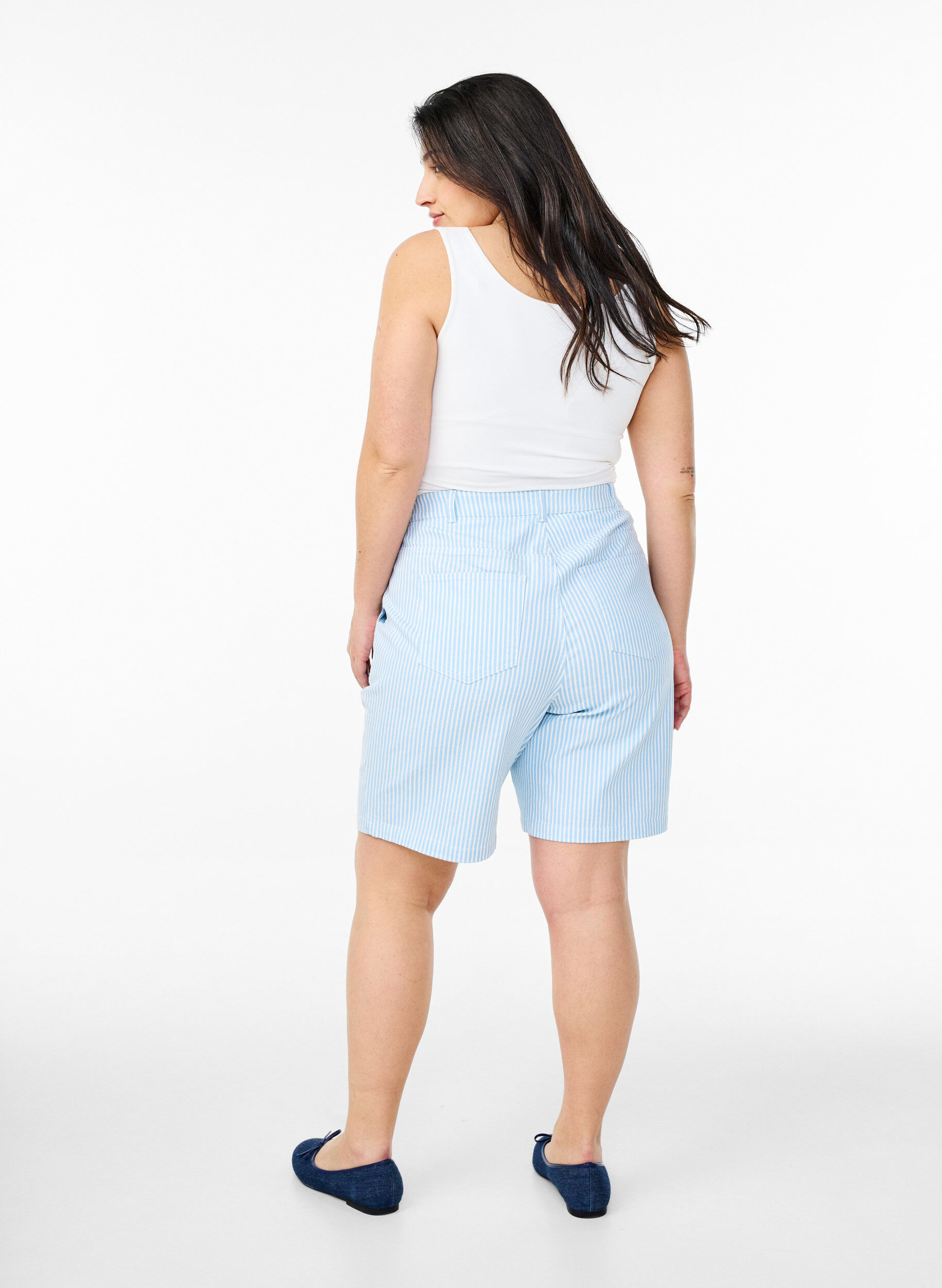 ZizziBermuda-Shorts mit hohem Bund und Streifenmuster, Blau, Model image number 2