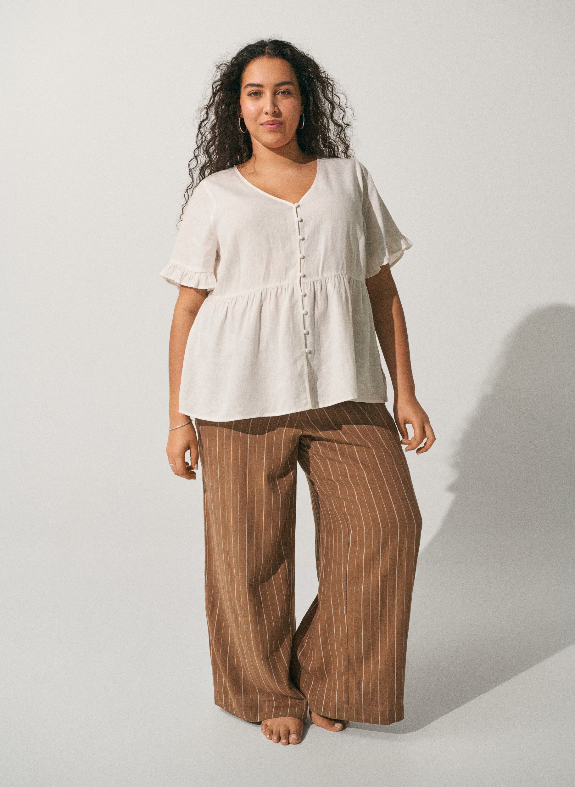 Bluse aus Leinen und Viskose mit V-Ausschnitt und Knopfverschluss