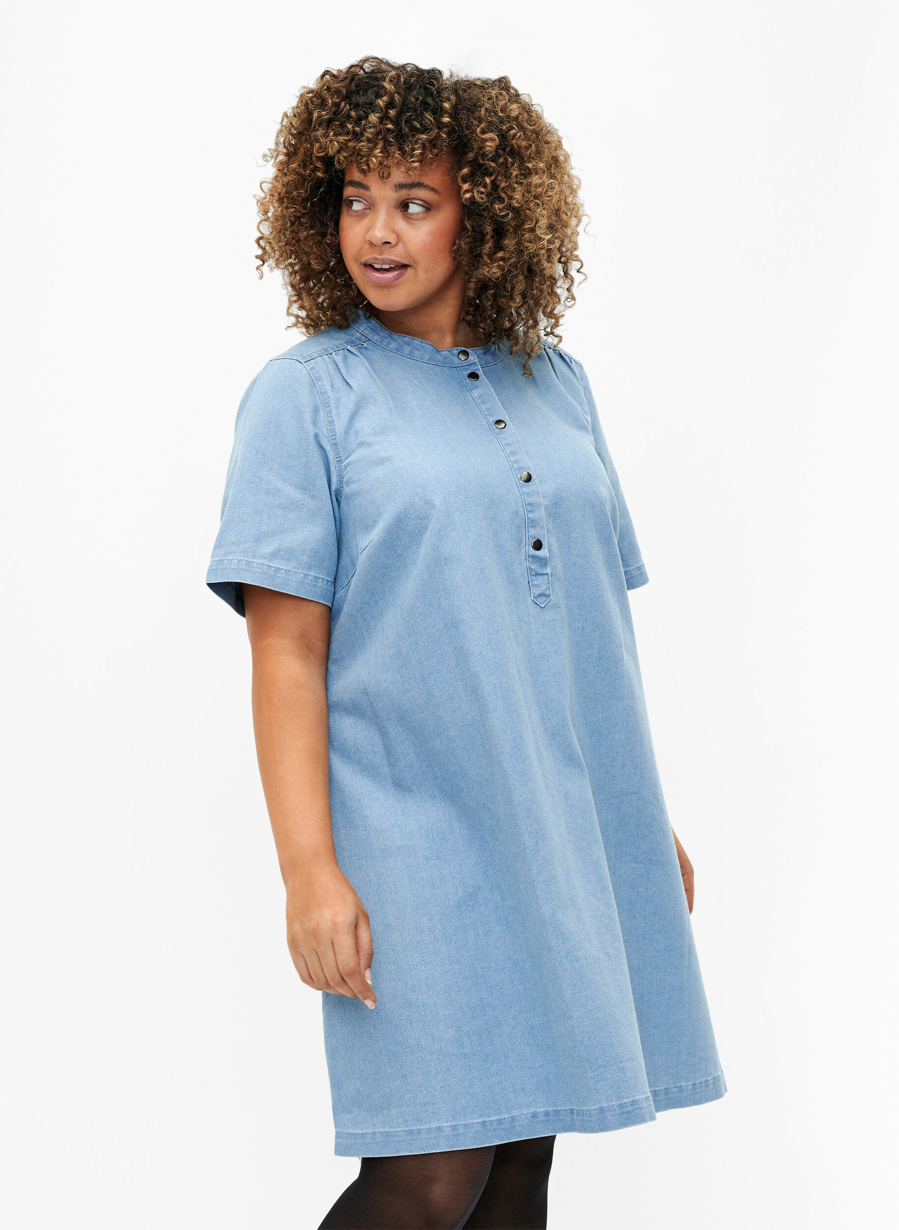 ZizziA-f&ouml;rmiges Jeanskleid mit kurzen &Auml;rmeln, Light blue denim, Model image number 0