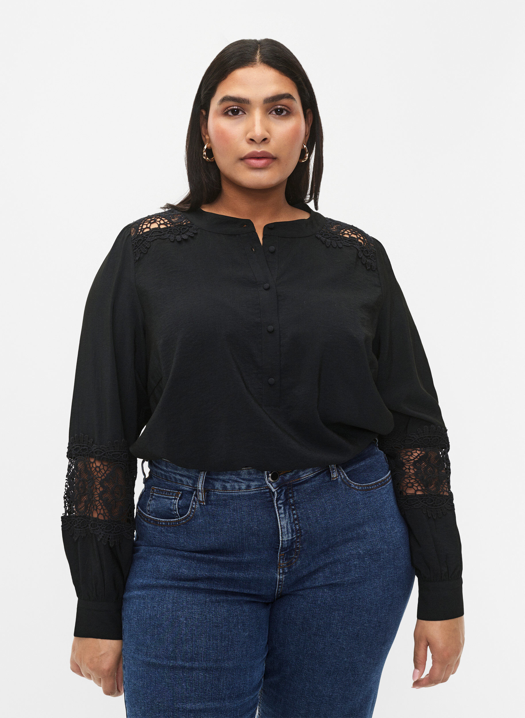 Zizzi Bluse aus Viskose mit H&auml;keleien, Black, Model image number 0