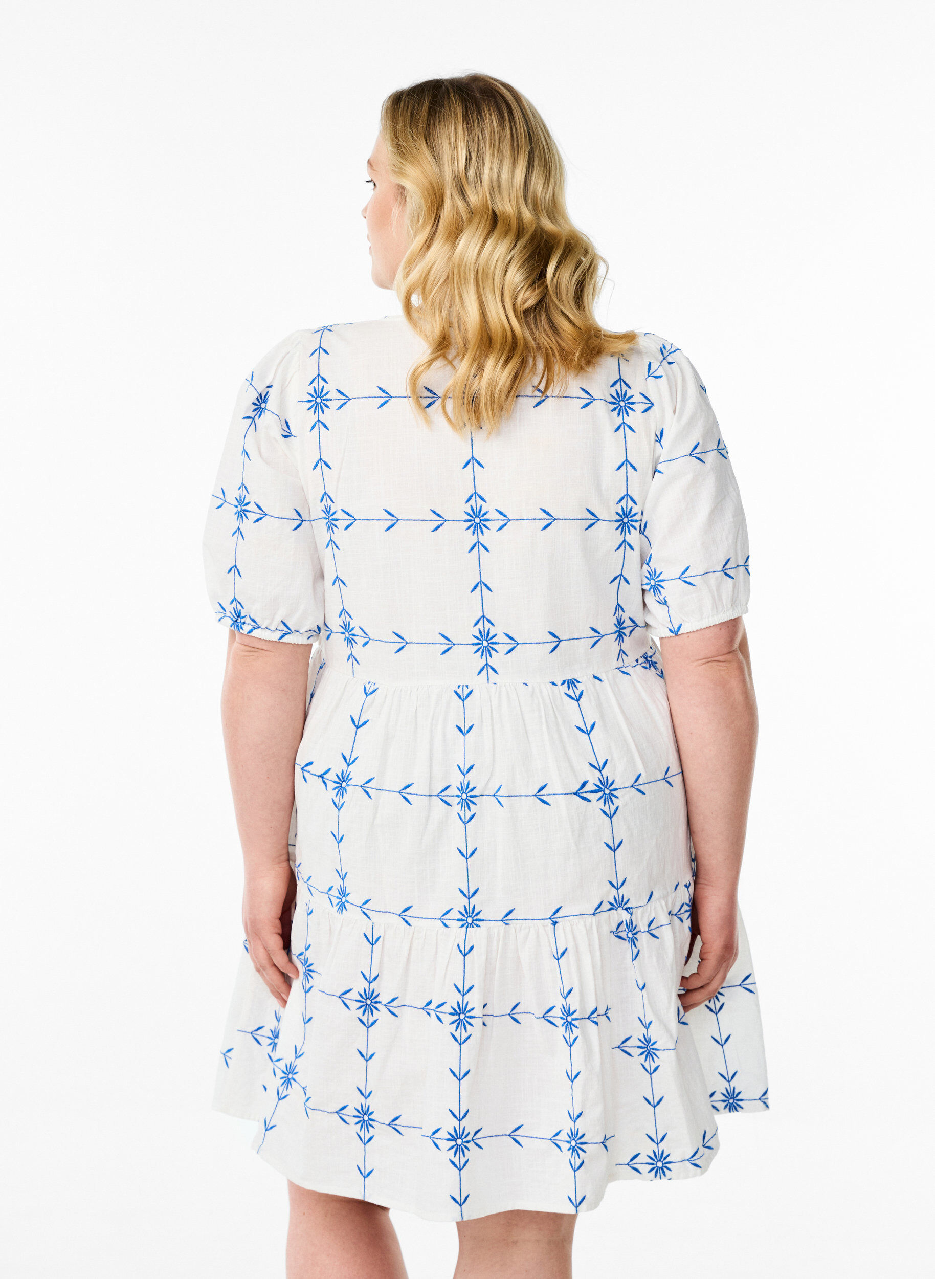 ZizziKurzes Kleid mit V-Ausschnitt und Stickereien, Wei&szlig;, Model image number 2