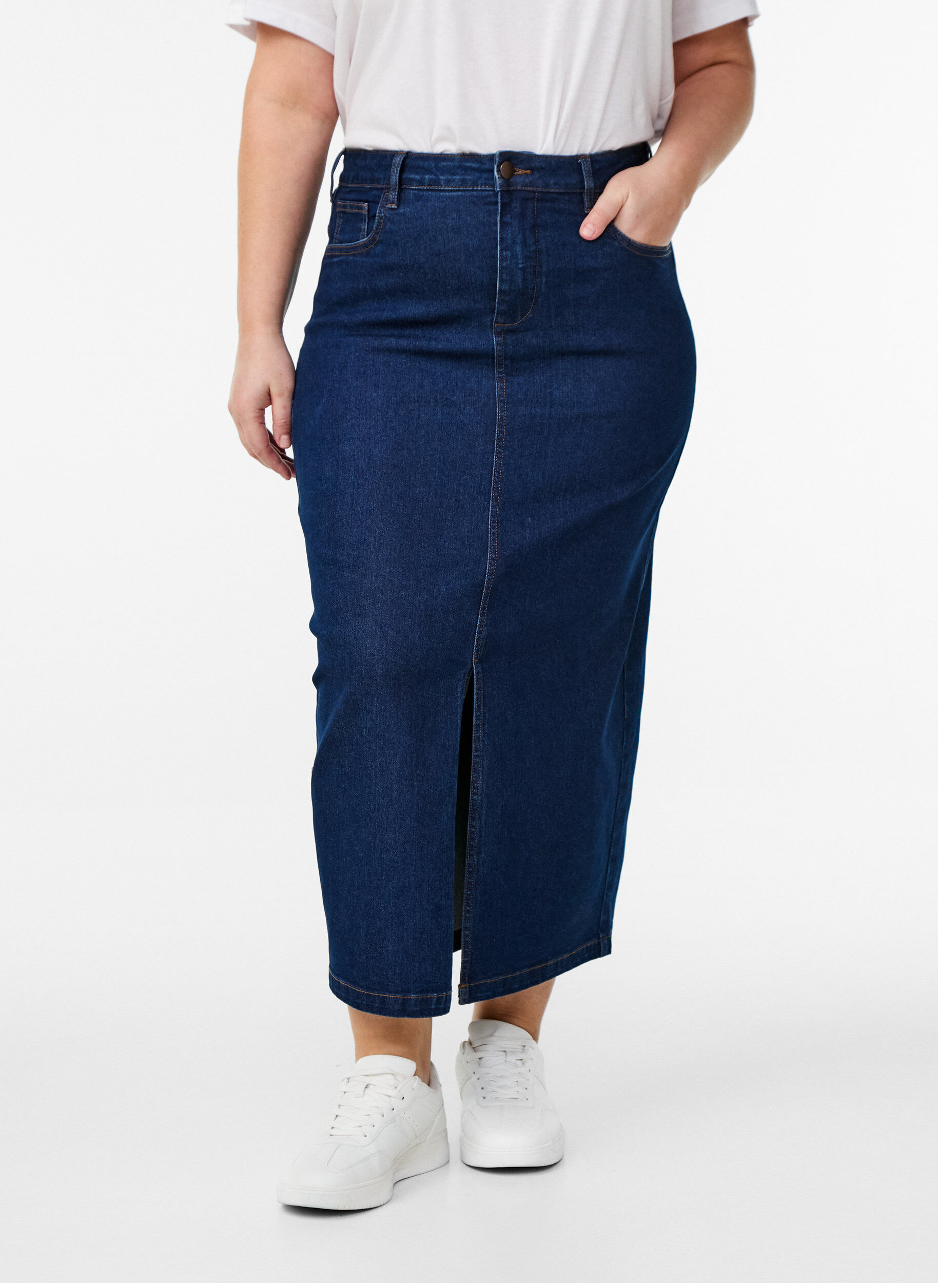 ZizziFLASH - Midi-Jeansrock mit vorderem Schlitz, Blau, Model image number 2