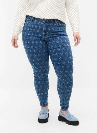 Super Slim Amy Jeans mit Blumendruck, Blue denim, Model image number 2