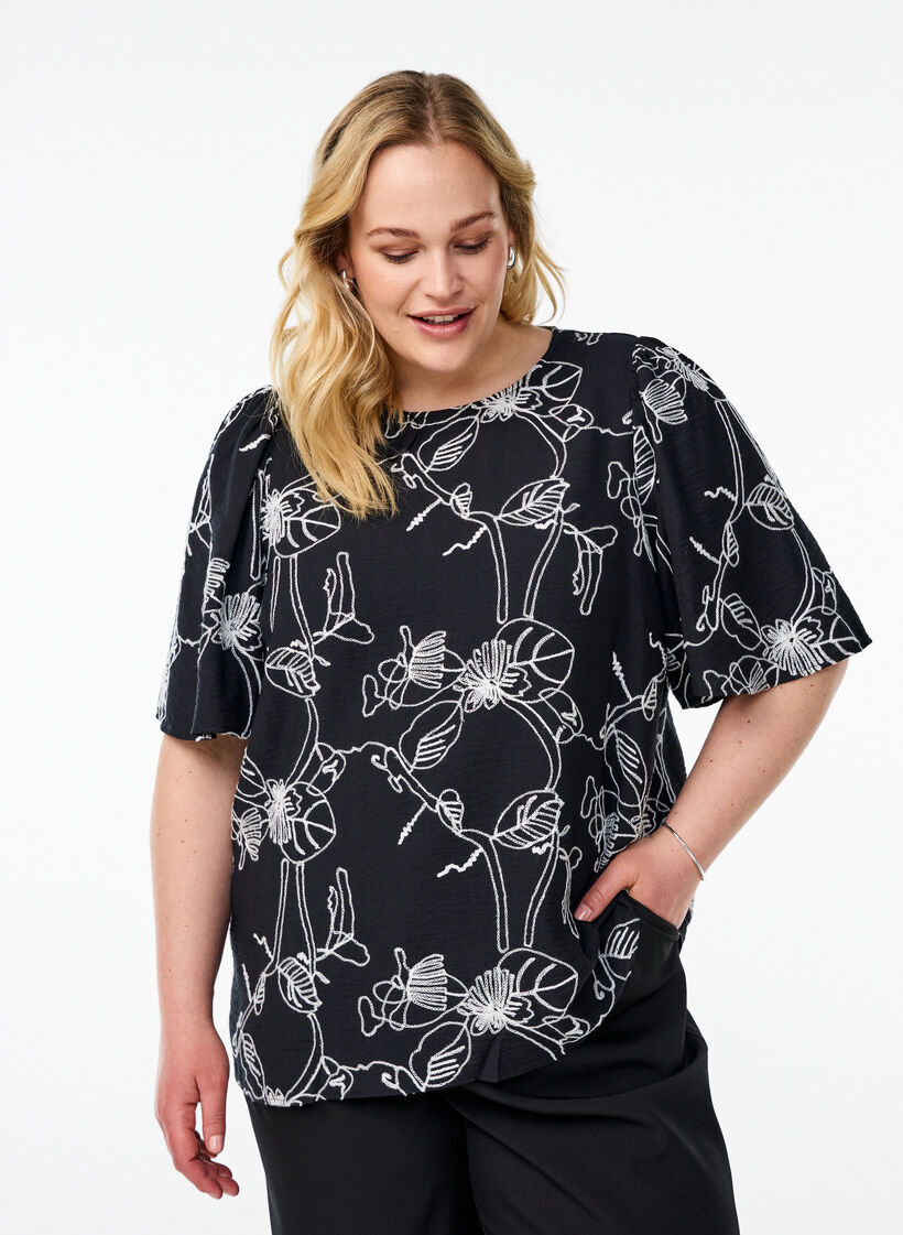 Kurz&auml;rmelige Bluse mit Stickmuster, Schwarz, Model image number 0