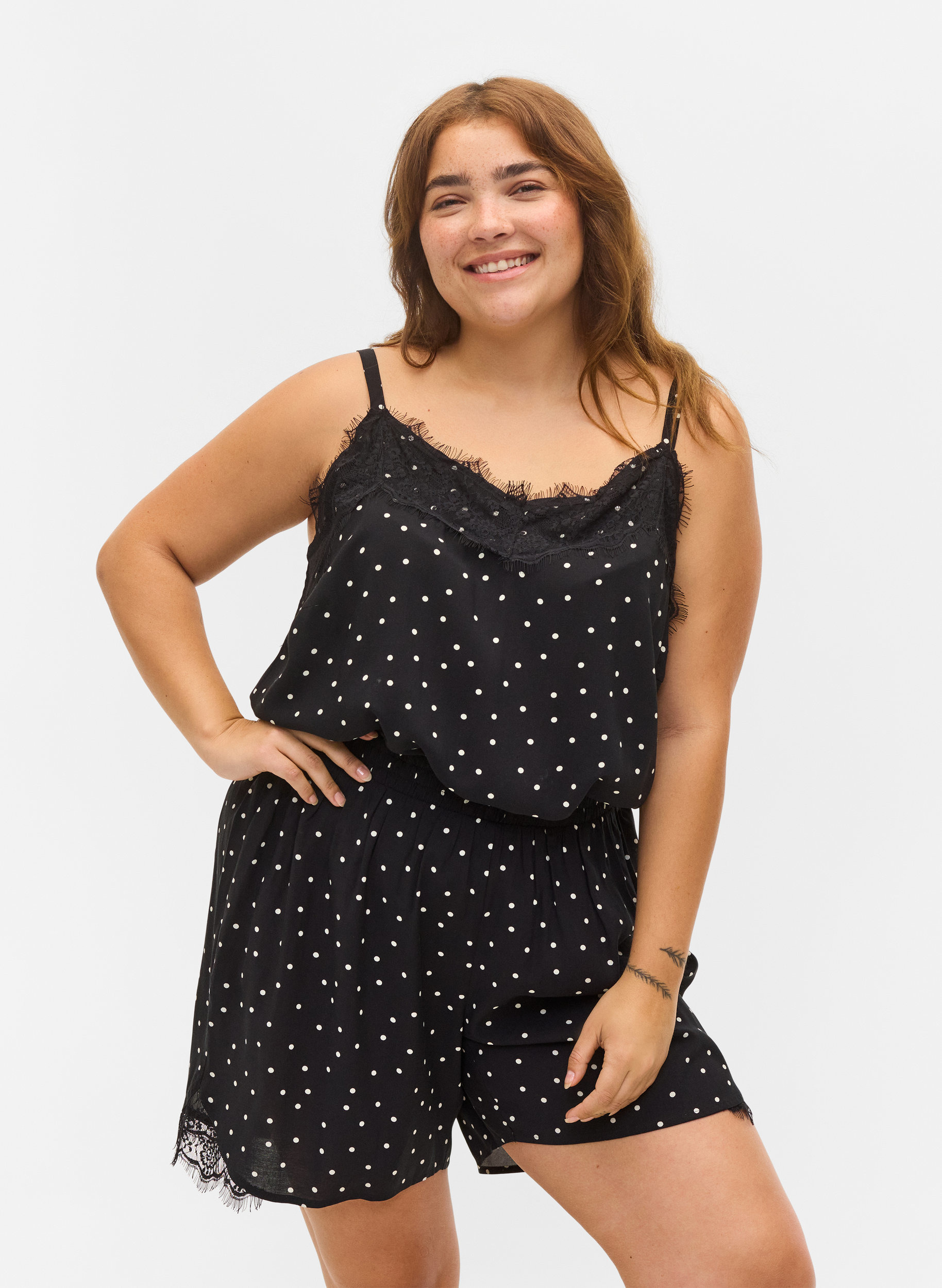 Gepunktete Nachtshorts aus Viskose, Angora Dot, Model