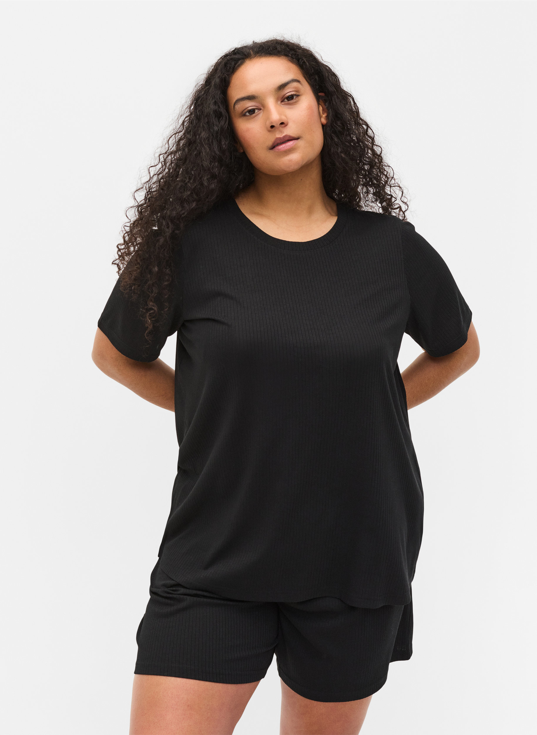 Kurzarm T-Shirt in Rippqualität, Black, Model