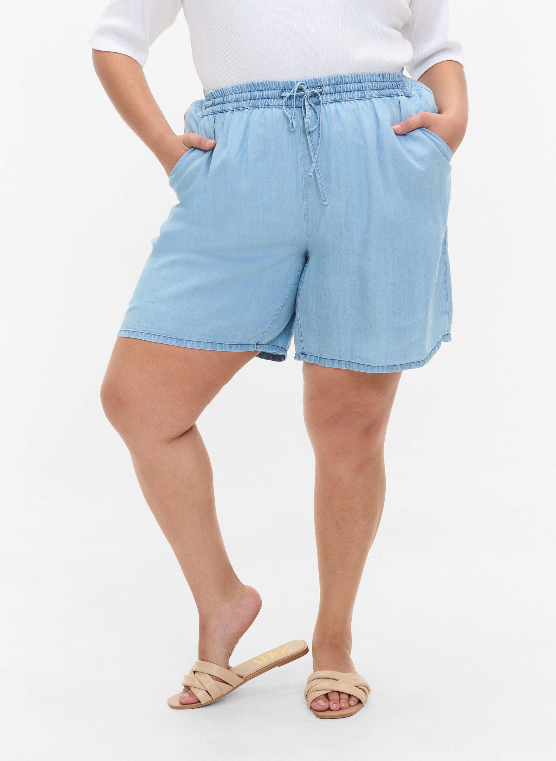 Shorts mit lockerer Passform, Bindeschnüren und Taschen, Light blue denim, Model image number 1