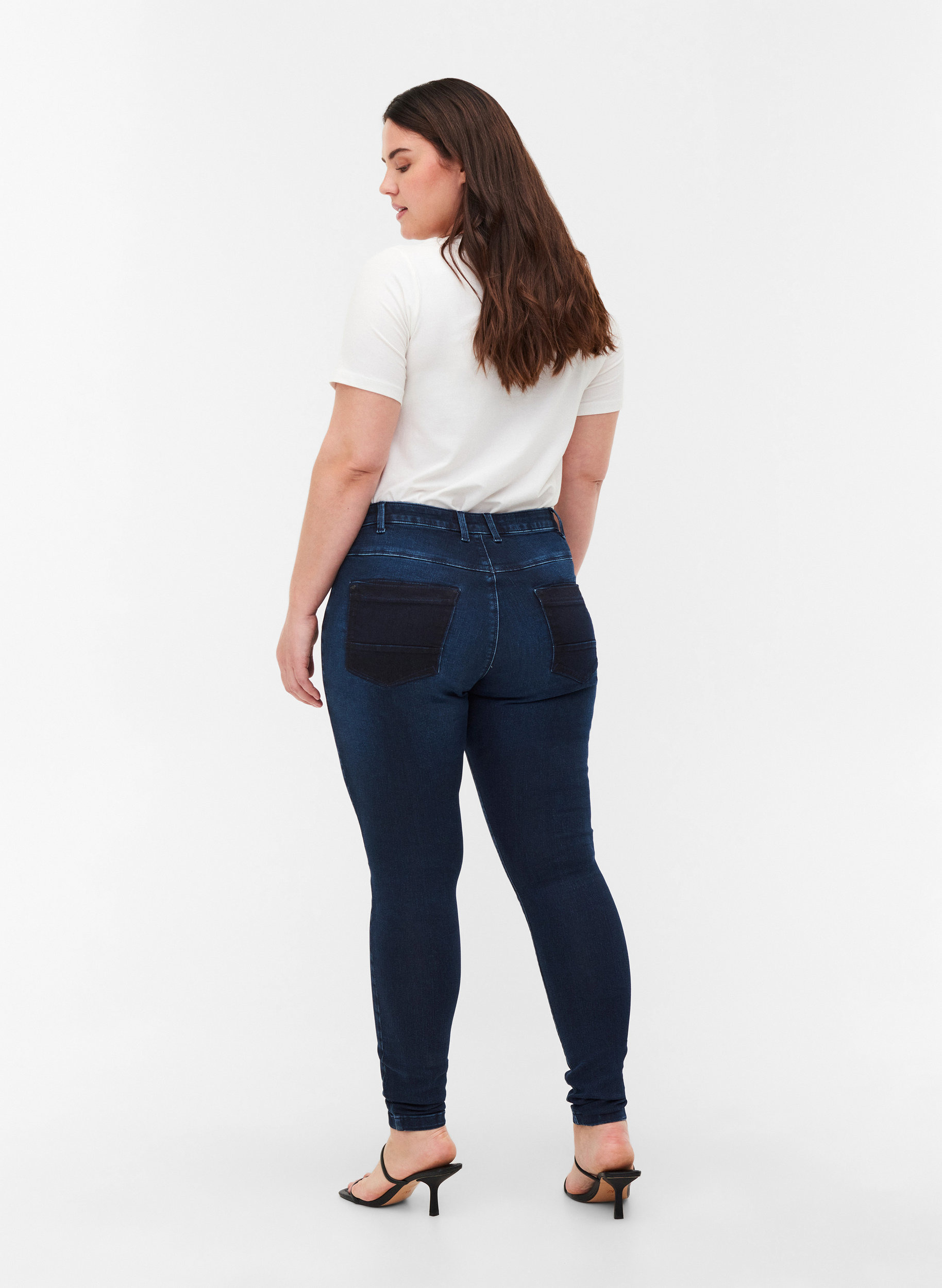 Super Slim Amy Jeans mit hoher Taille, Dark blue, Model image number 2