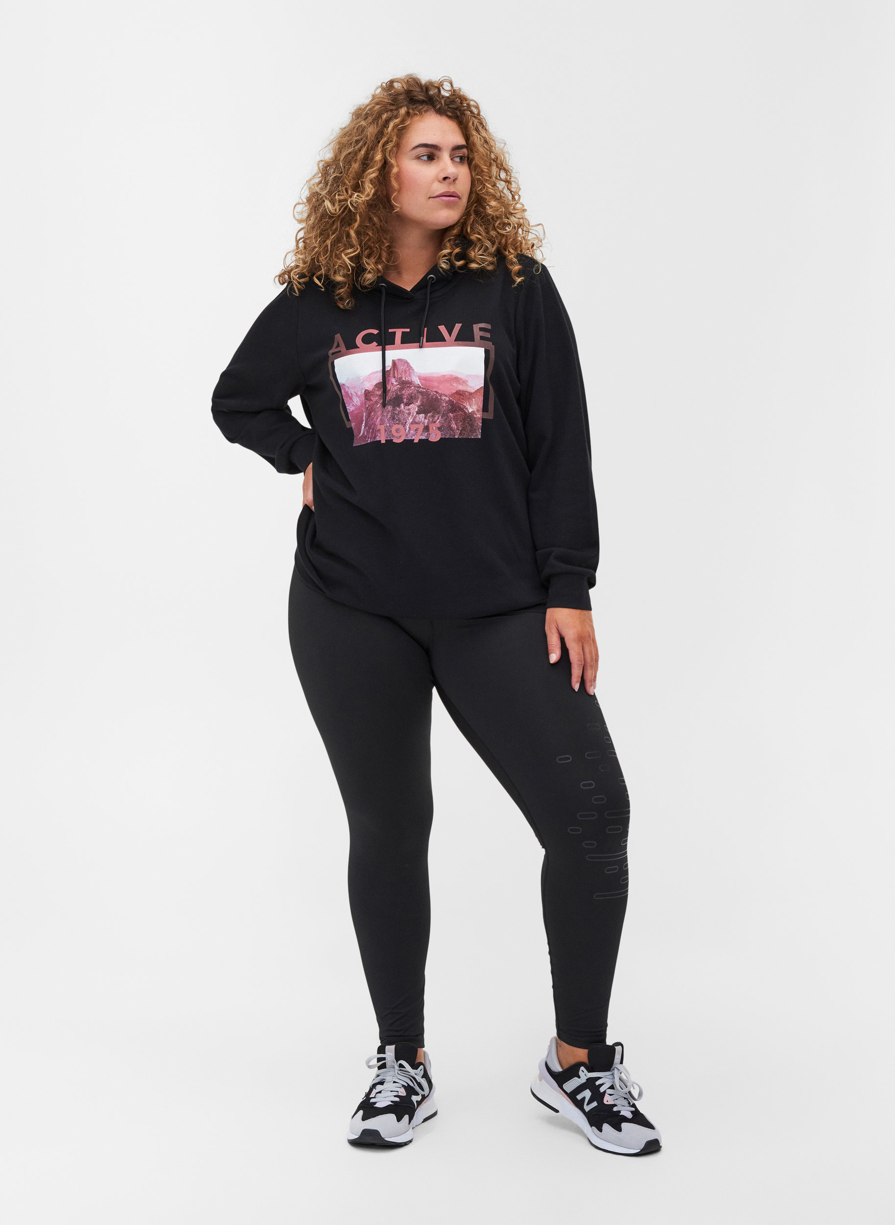 Sweatshirt mit Aufdruck und Kapuze, Black, Model image number 2