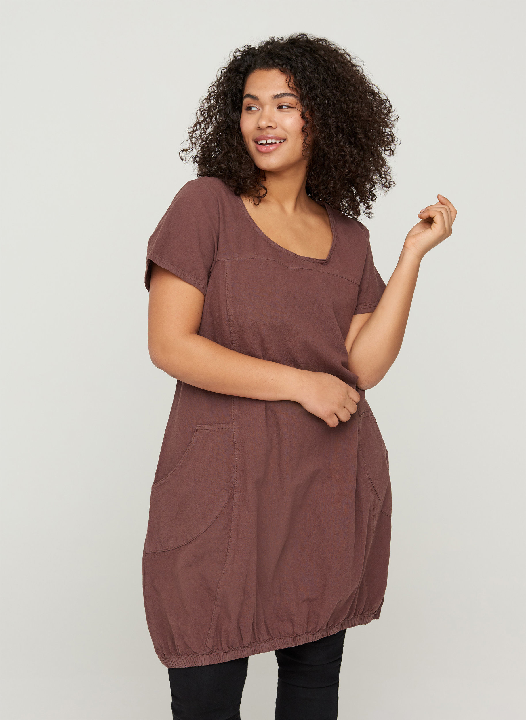 Kurzarm Kleid aus Baumwolle, Mocca, Model image number 0