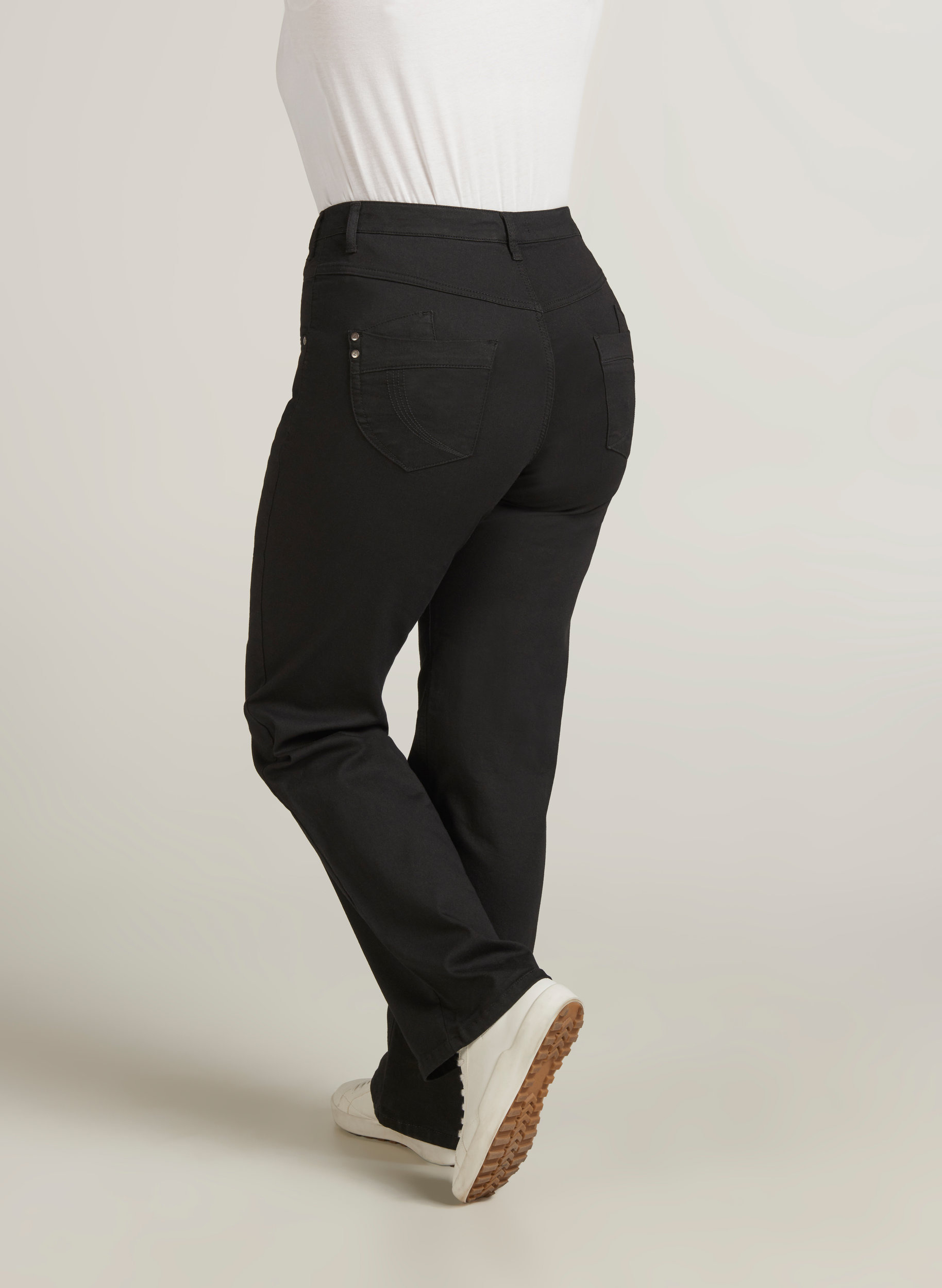Regular Fit Gemma Jeans mit hoher Taille, Black, Model image number 1